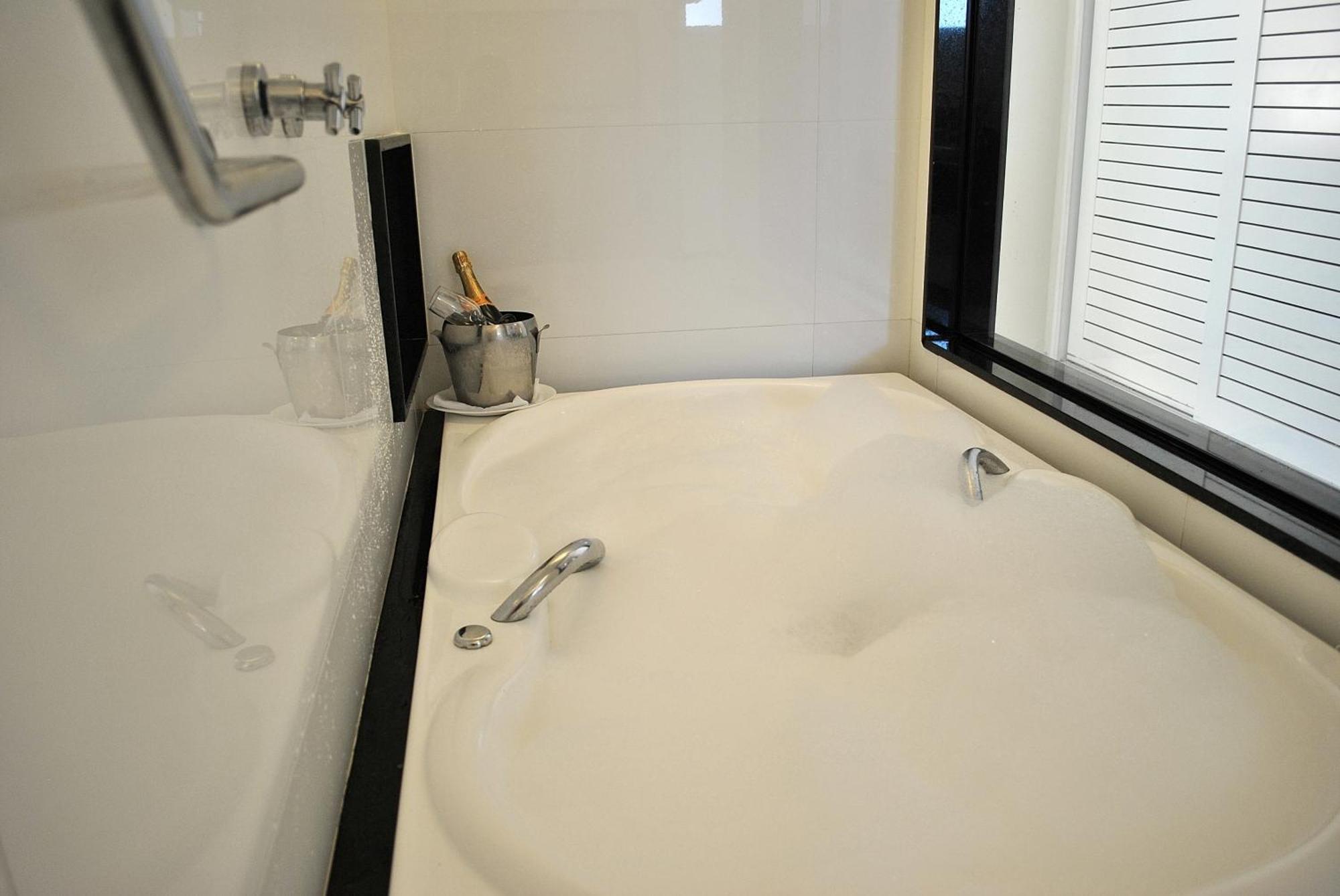 King Room Spa Bath,1632241840:JPEG