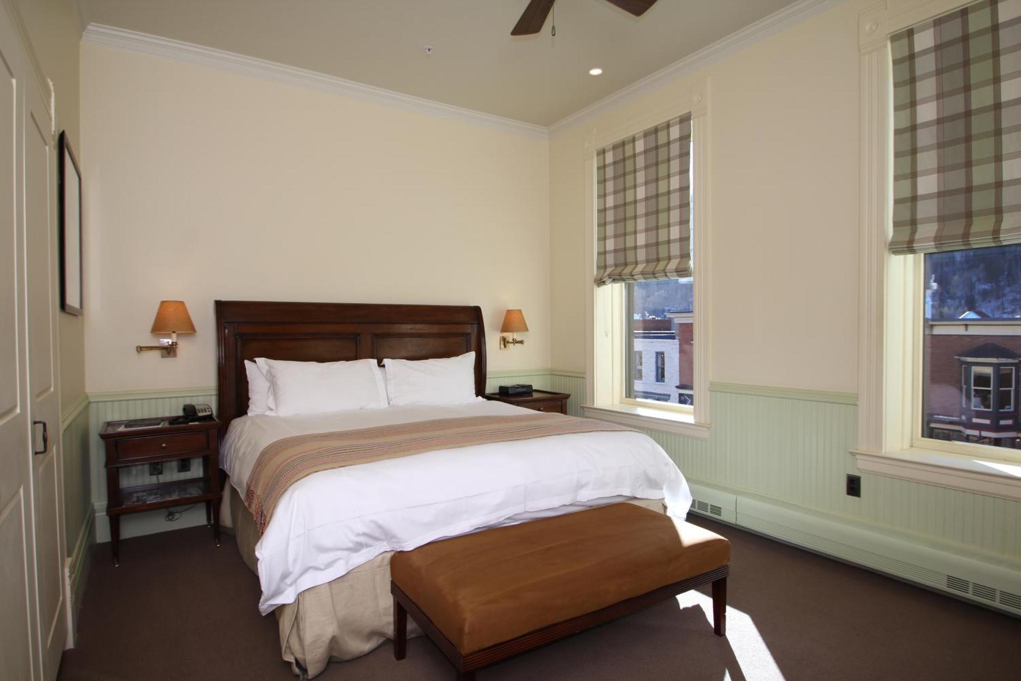 Deluxe King Room City View