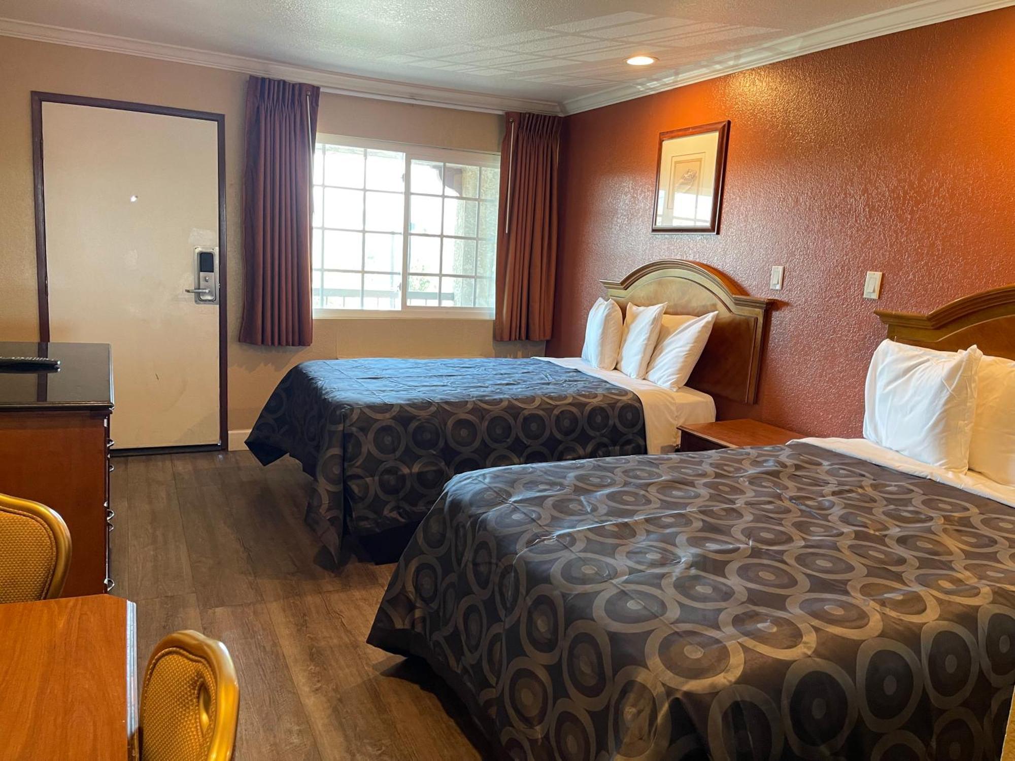 Double Room Two Double Beds Non-Smoking