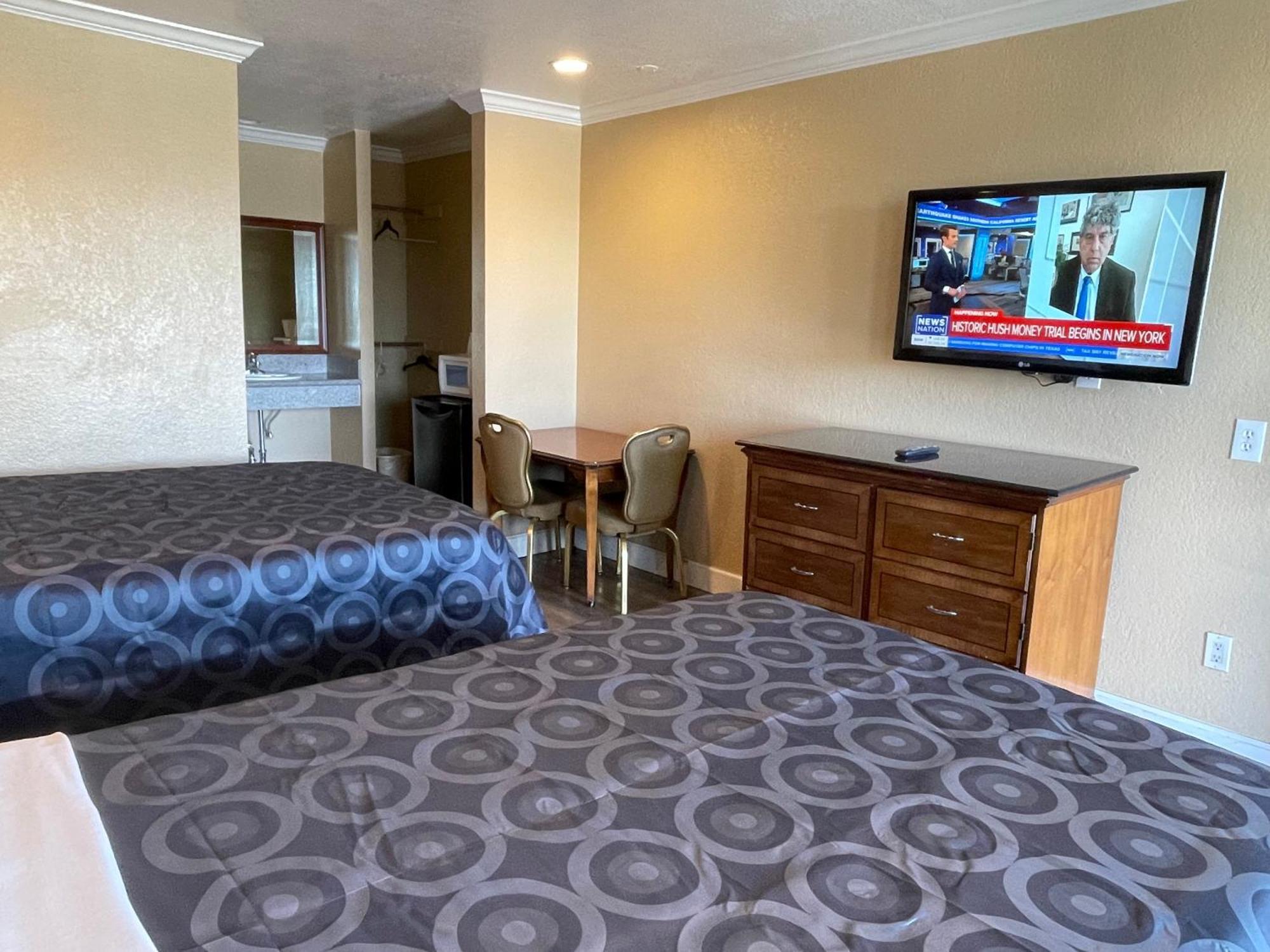 Double Room Two Double Beds Non-Smoking