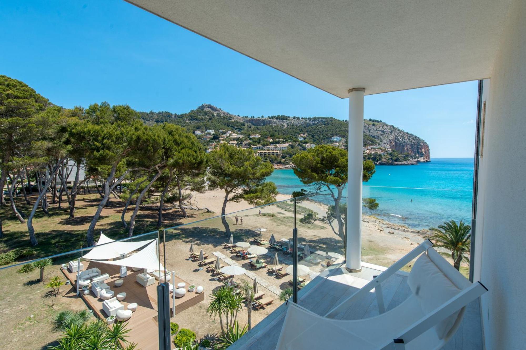 Superior Double Room Lateral Sea View
