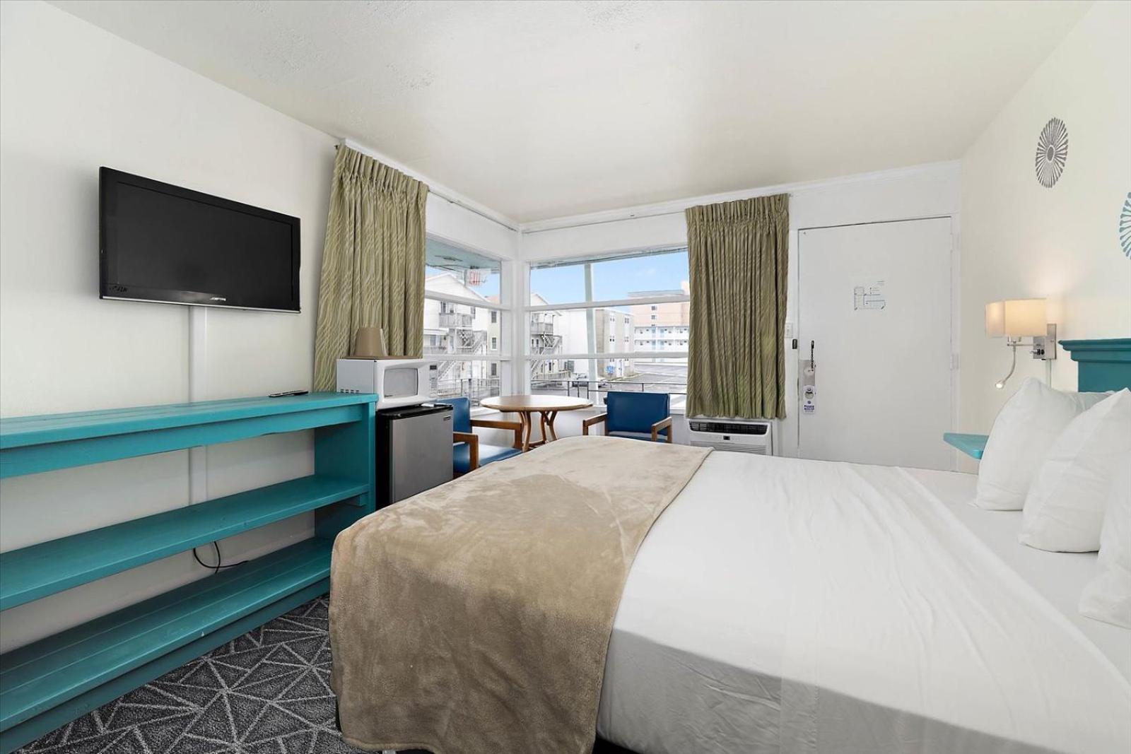 Queen Room Partial Ocean View