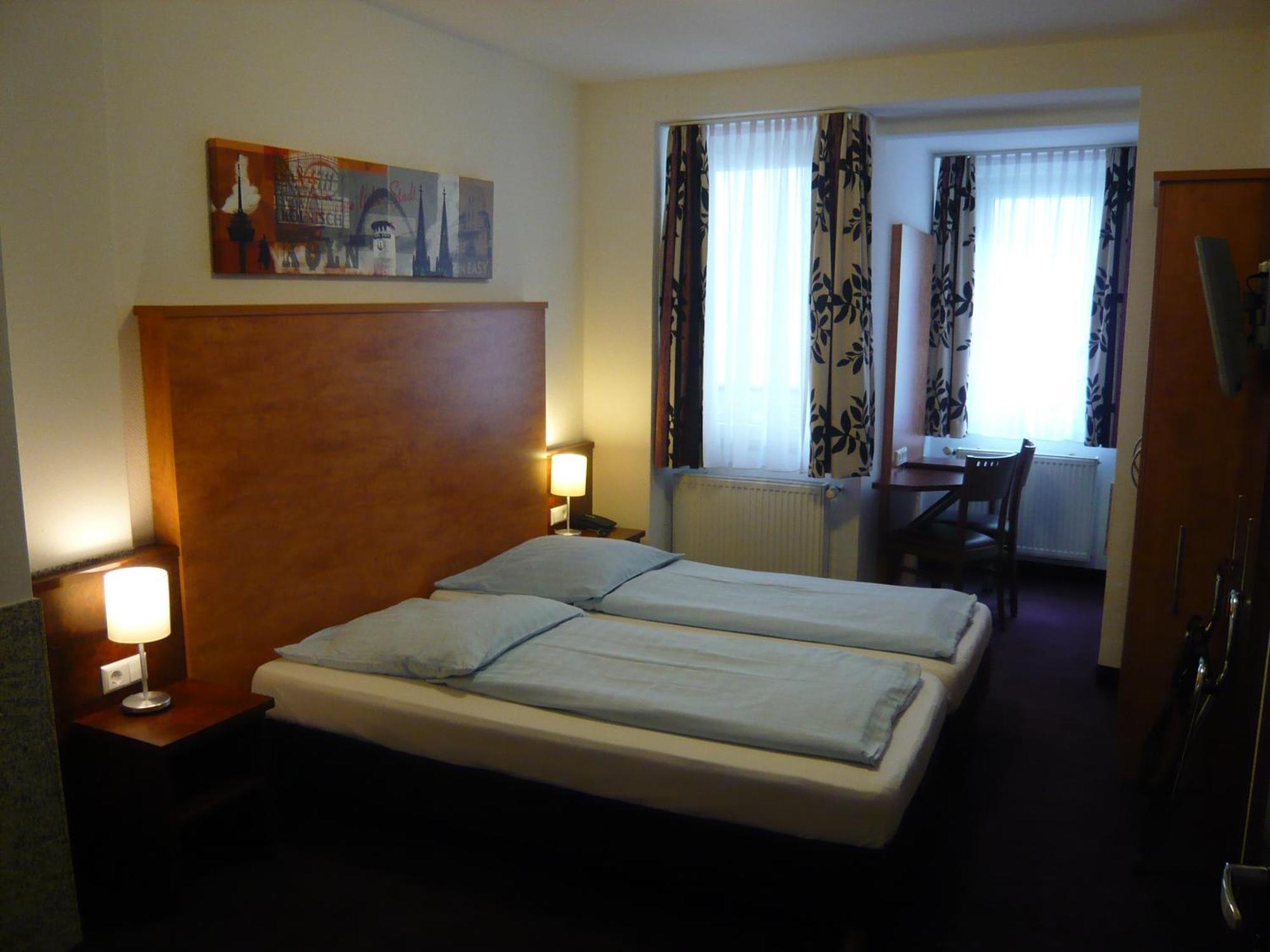 Double Room Min