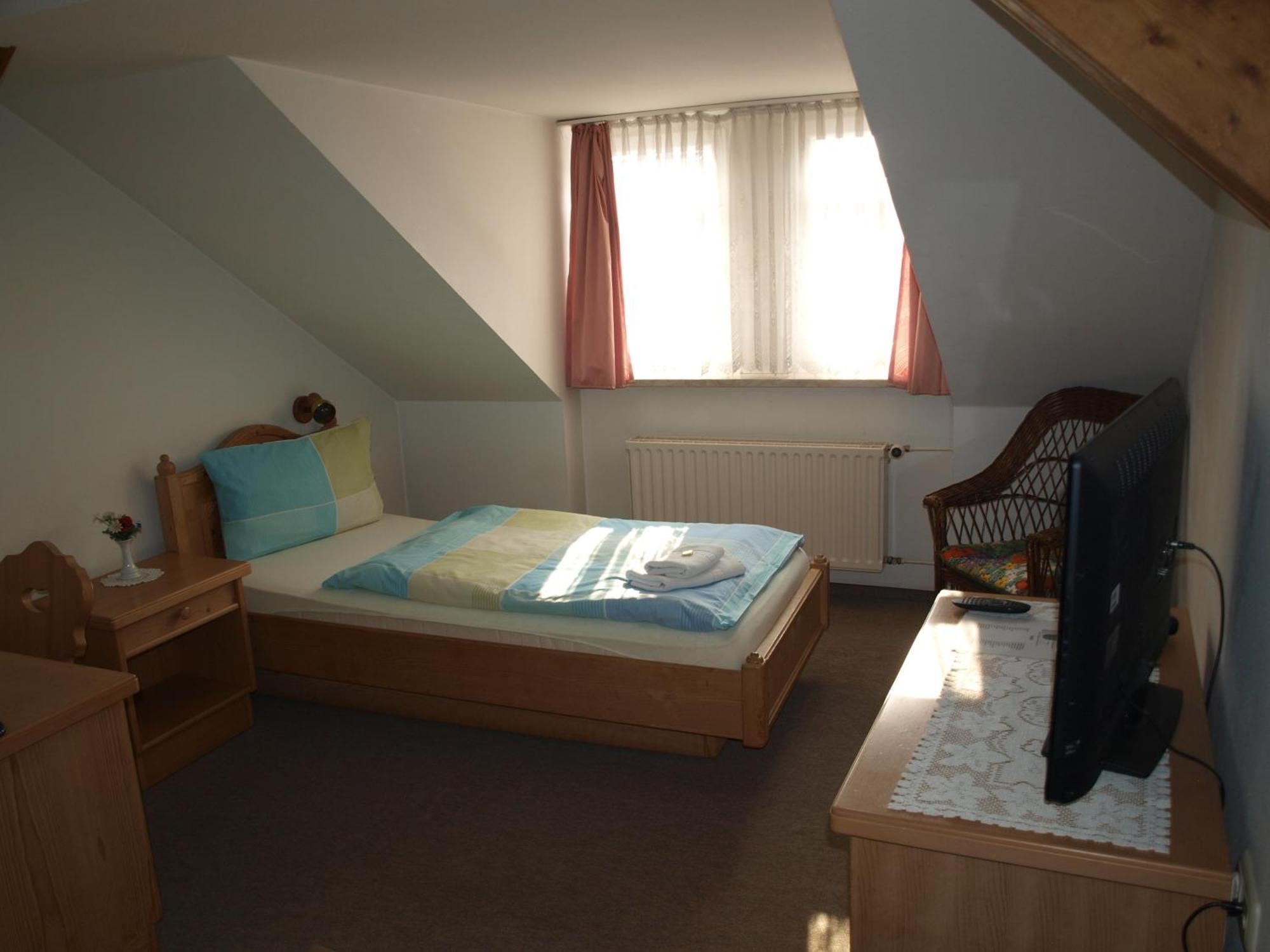 Single Room,1580339745:JPEG