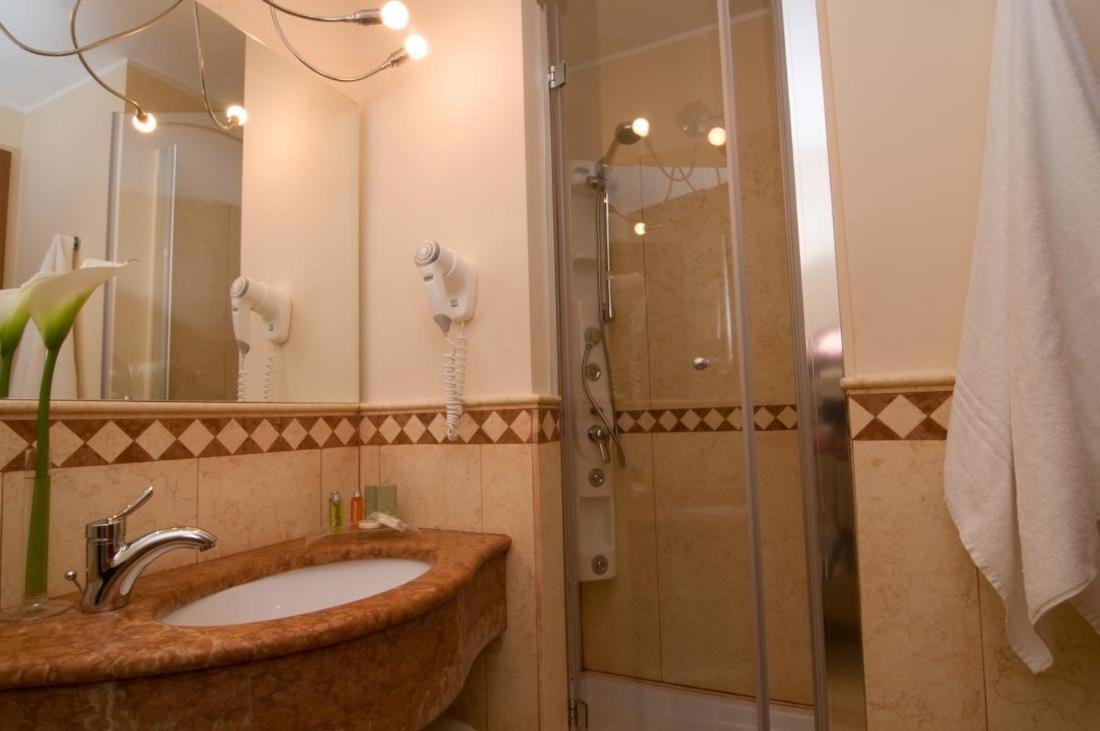Single Room,1295676787:JPEG