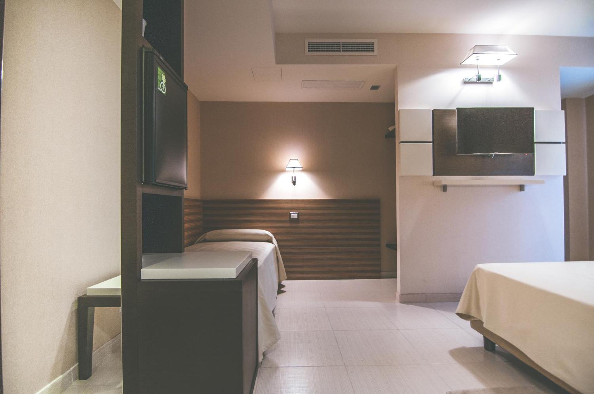 Single Room,340125184:JPEG