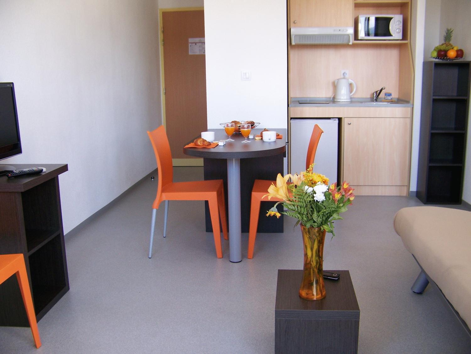 One-Bedroom Apartment,1027816318:JPEG