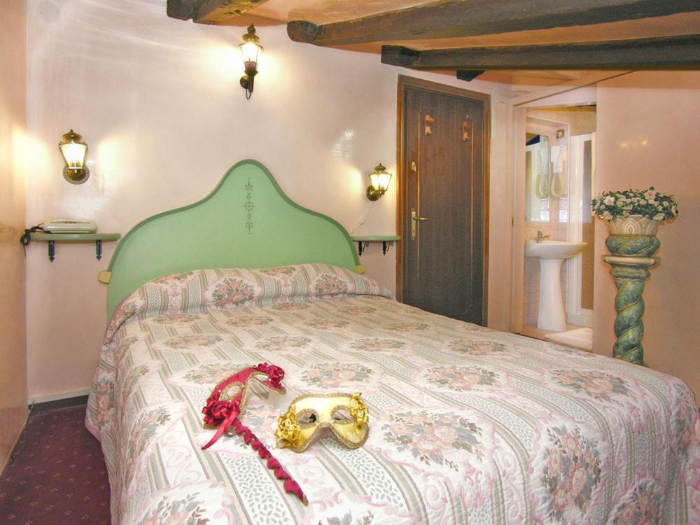 Small Single Room Attic,266455049:JPEG