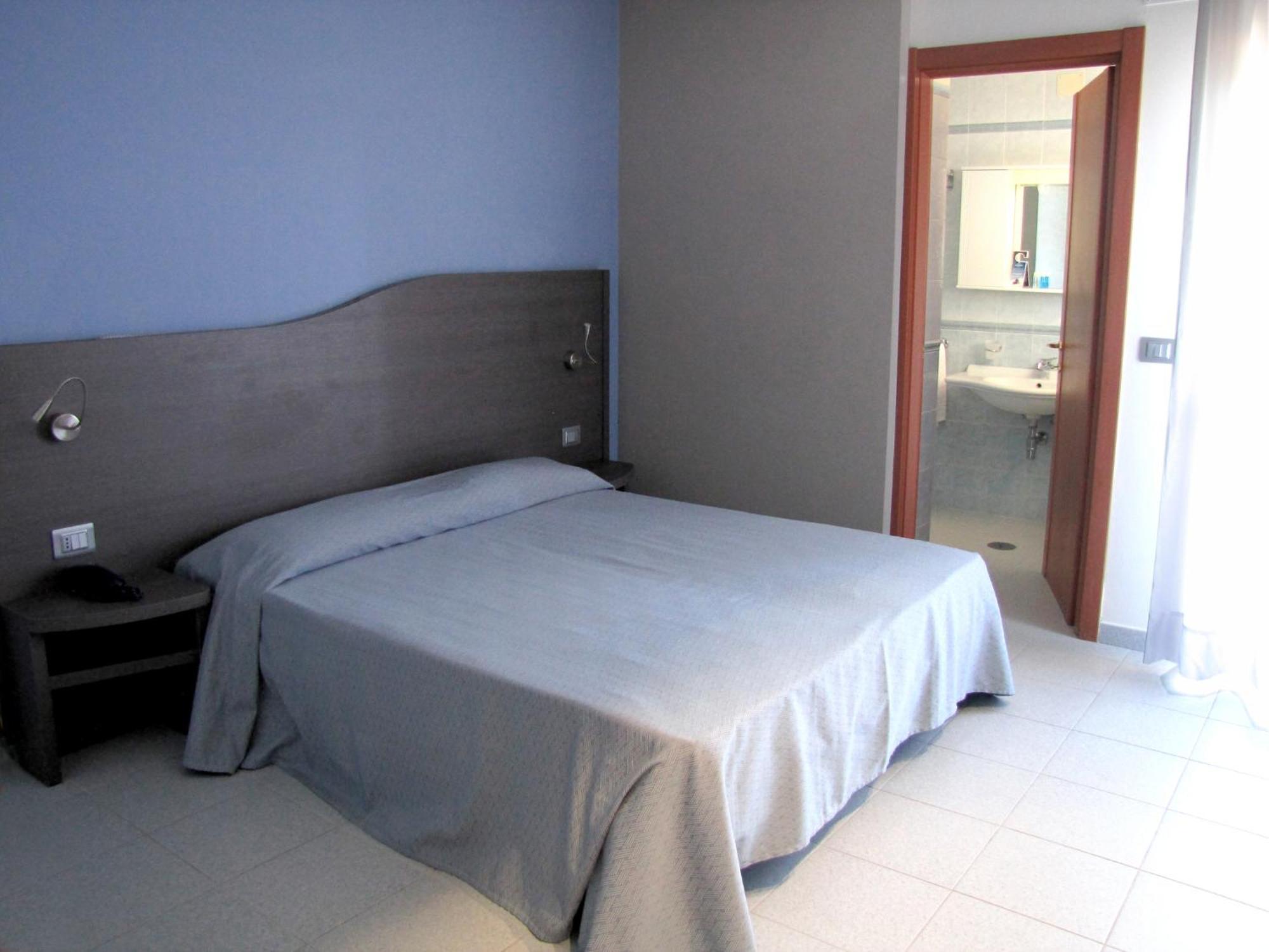 Double or Twin Room Sea View