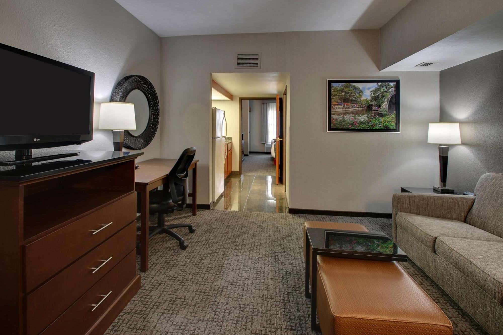 Queen Suite Two Queen Beds