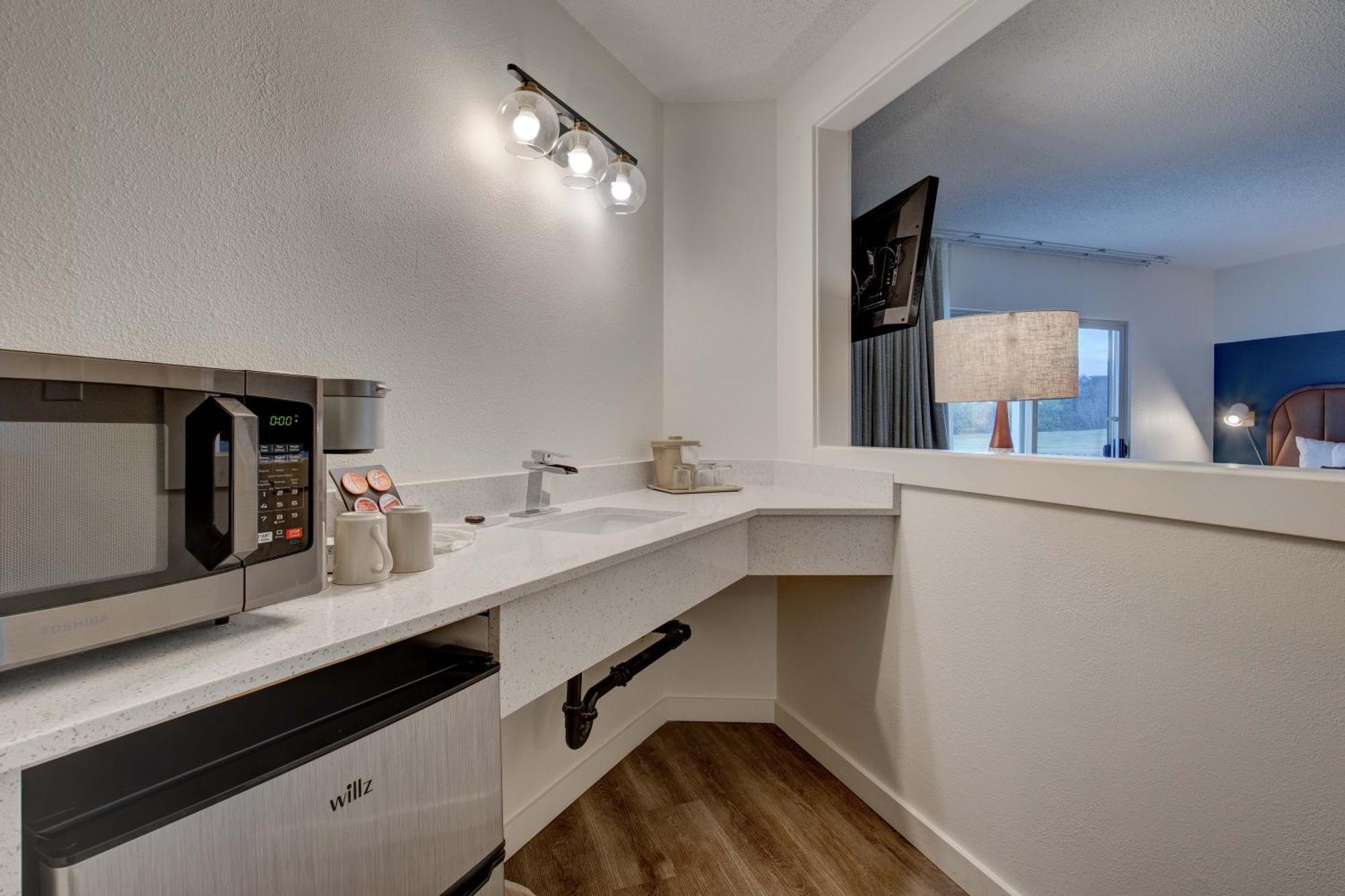 Queen Room Two Queen Beds Ocean View Pet Friendly