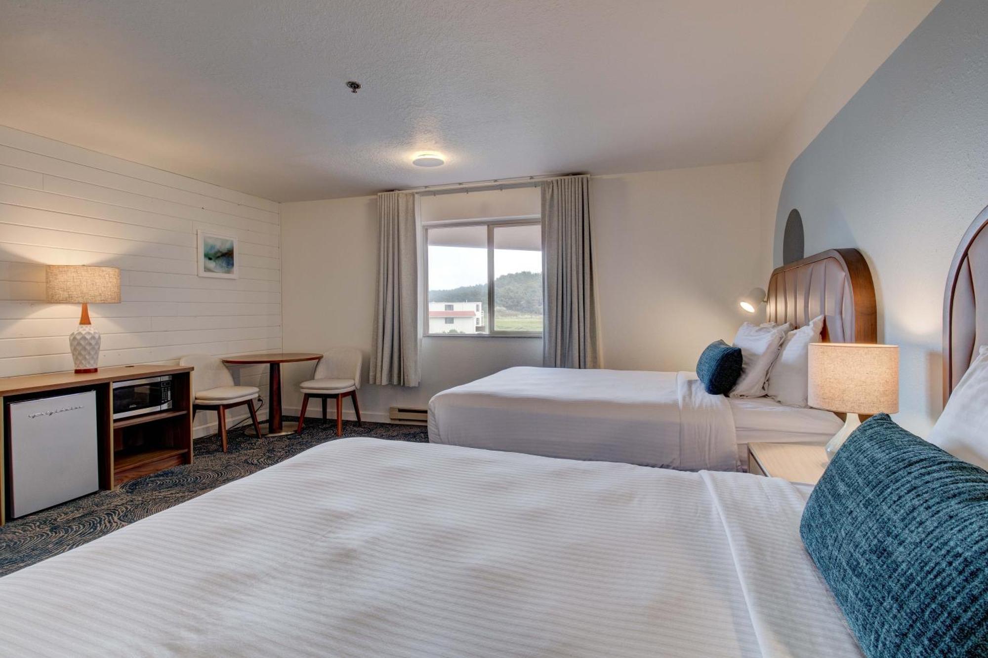Queen Room Two Queen Beds Hillside View