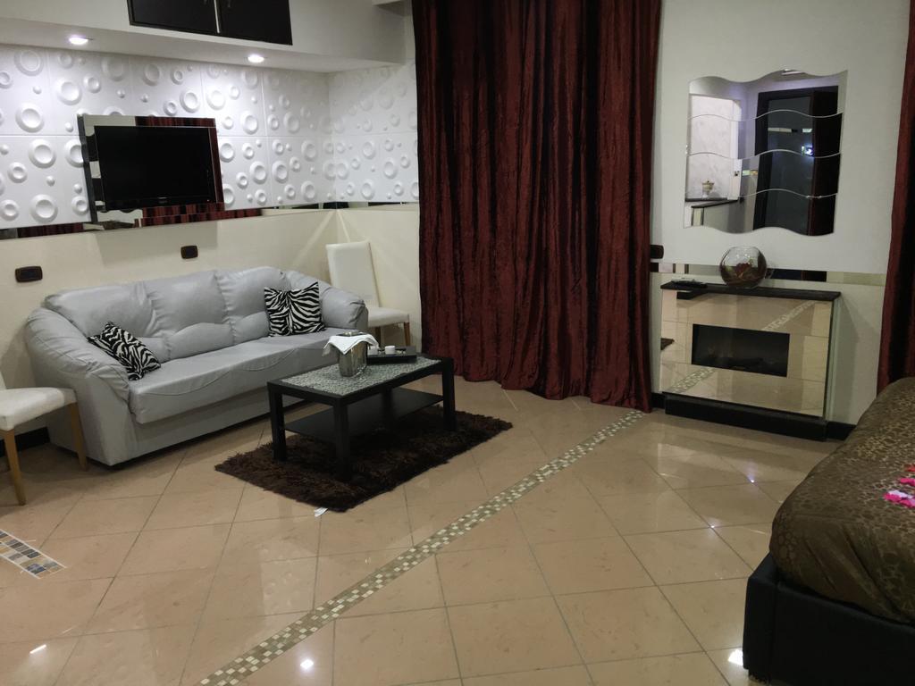 Deluxe King Room with River Ballpark View