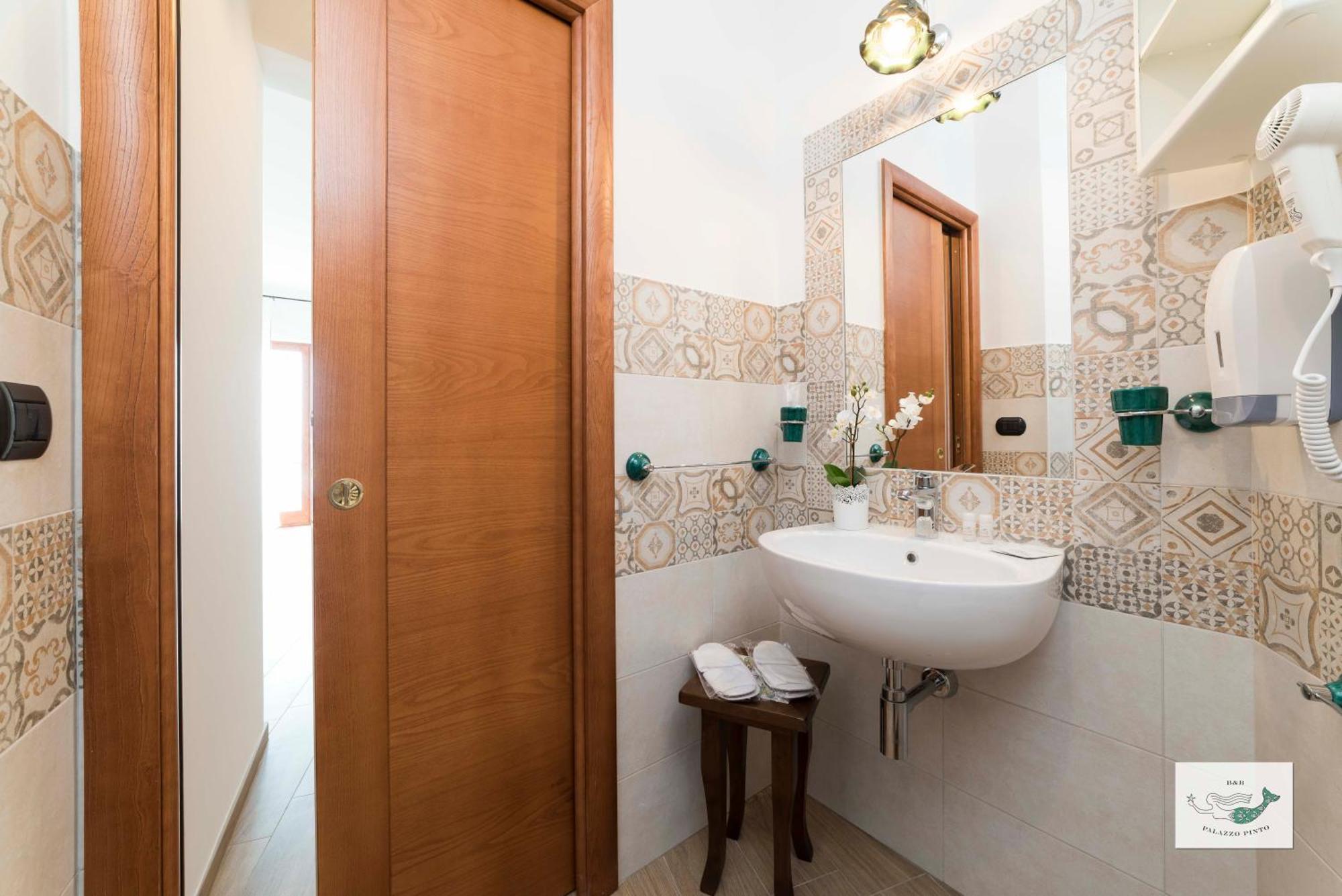Double Room Private Bathroom Sea View