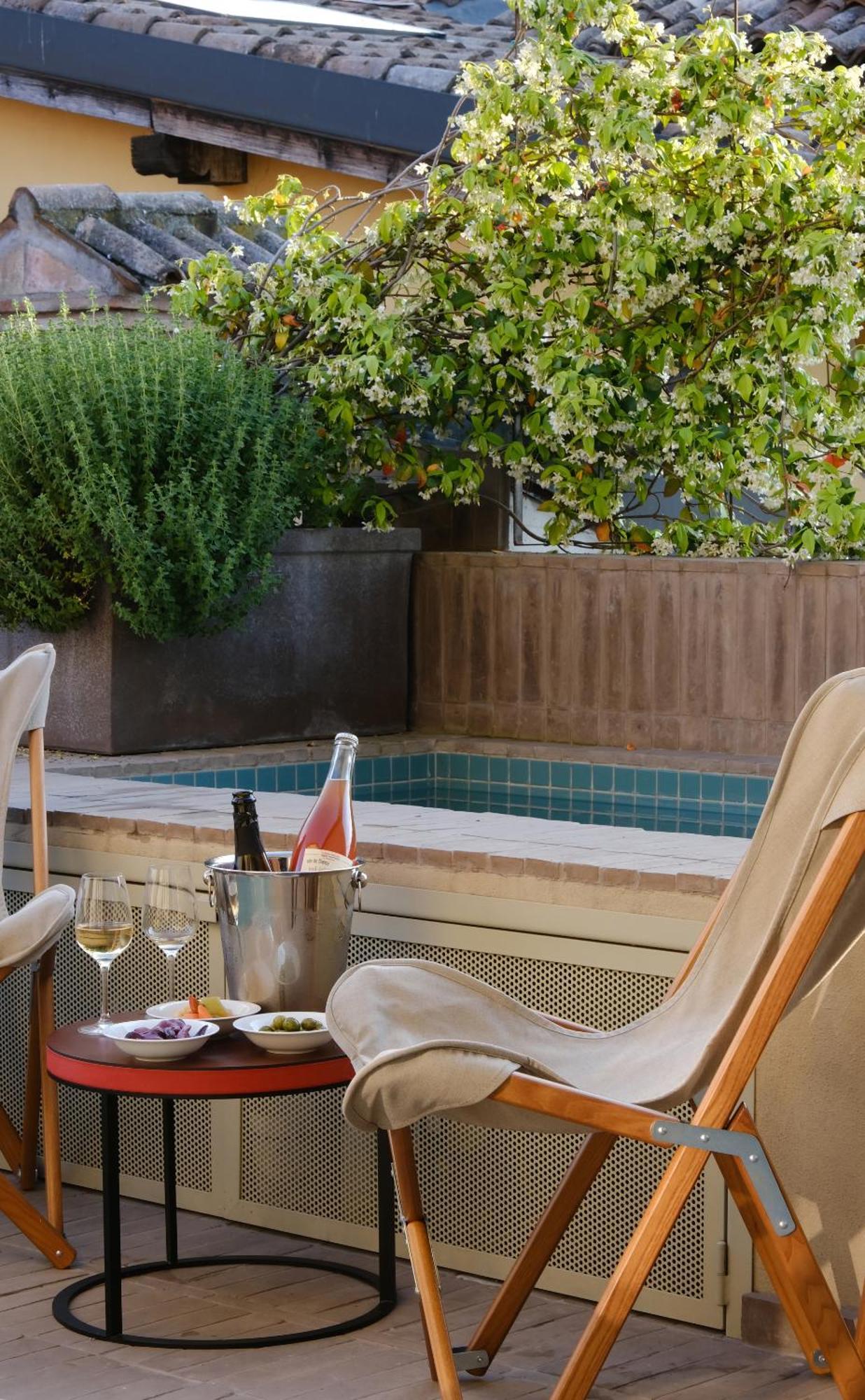 Suite with Private Pool,1606123562:JPEG