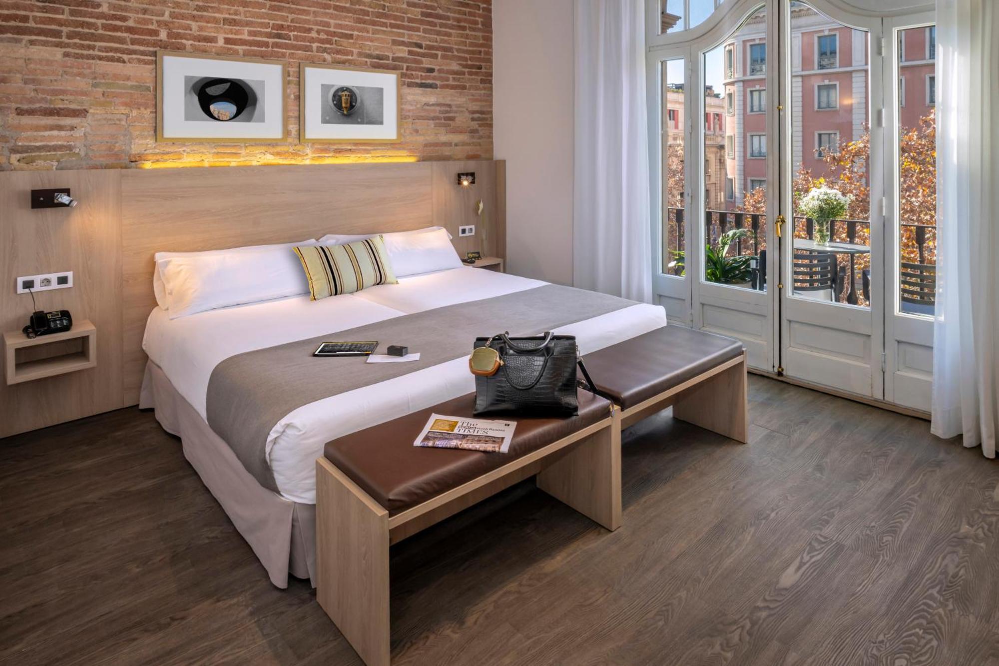 Deluxe Double or Twin Room Balcony Rambla view