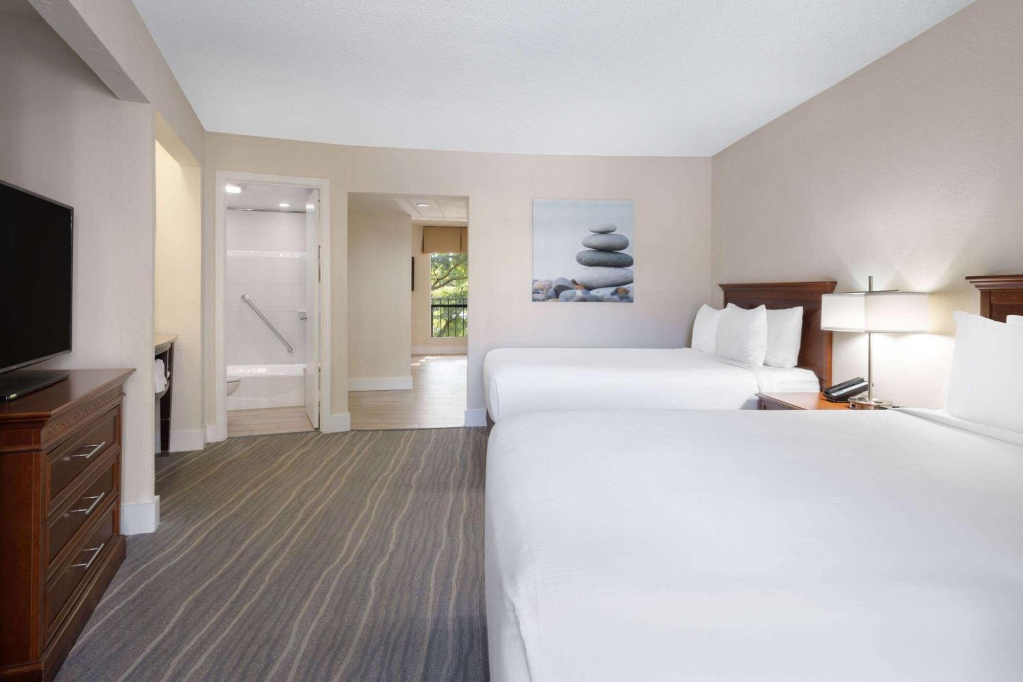 Studio Suite Two Double Beds Pool View Non-Smoking,1583068419:JPEG