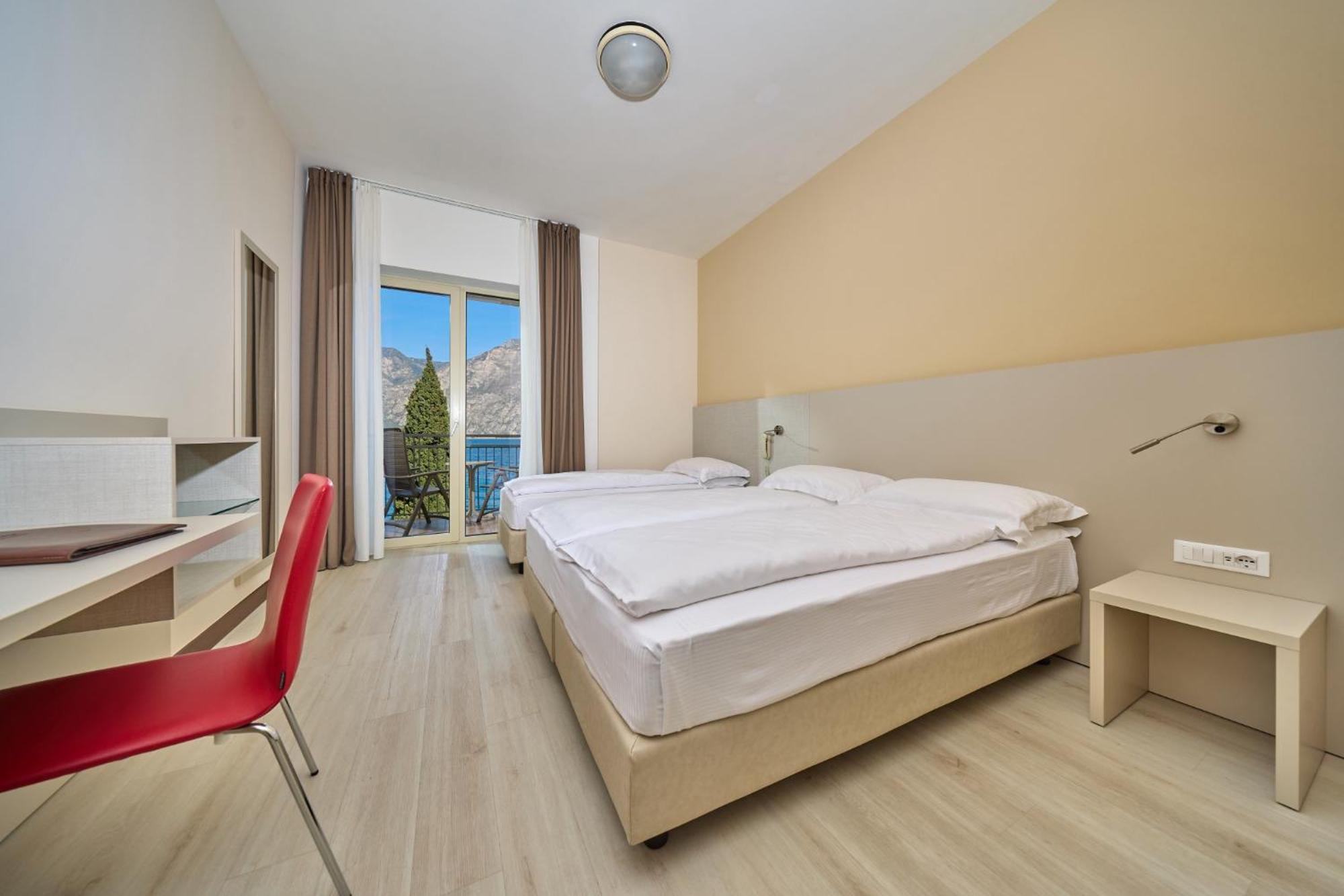 Double or Twin Room Lake View,1583069754:JPEG