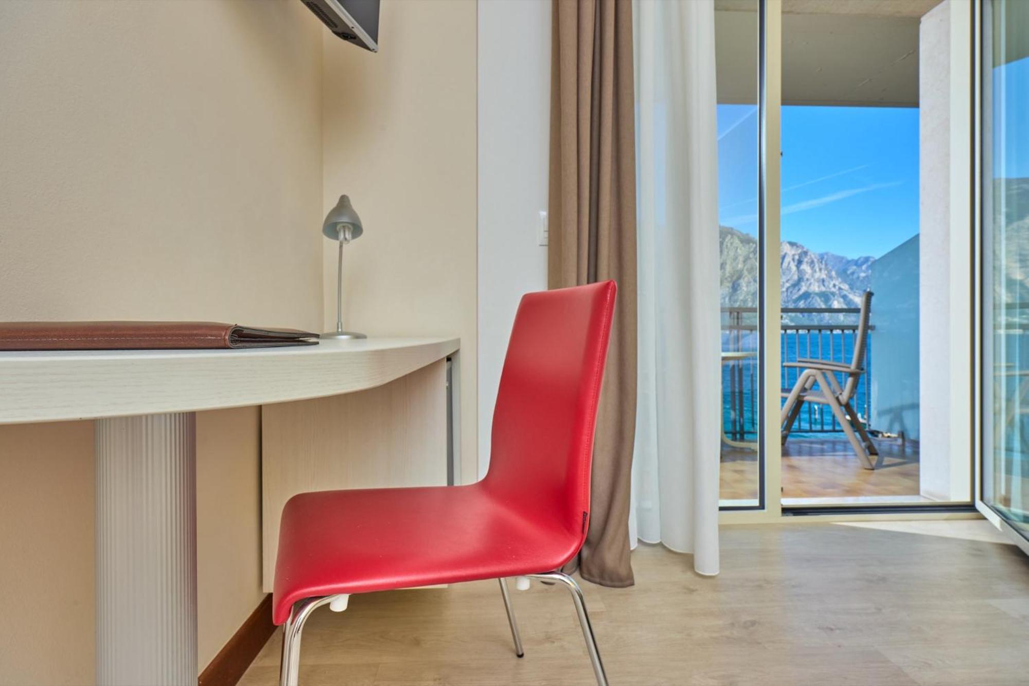 Double or Twin Room Lake View