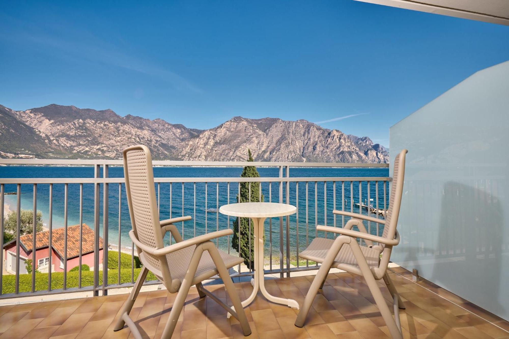 Double or Twin Room Lake View
