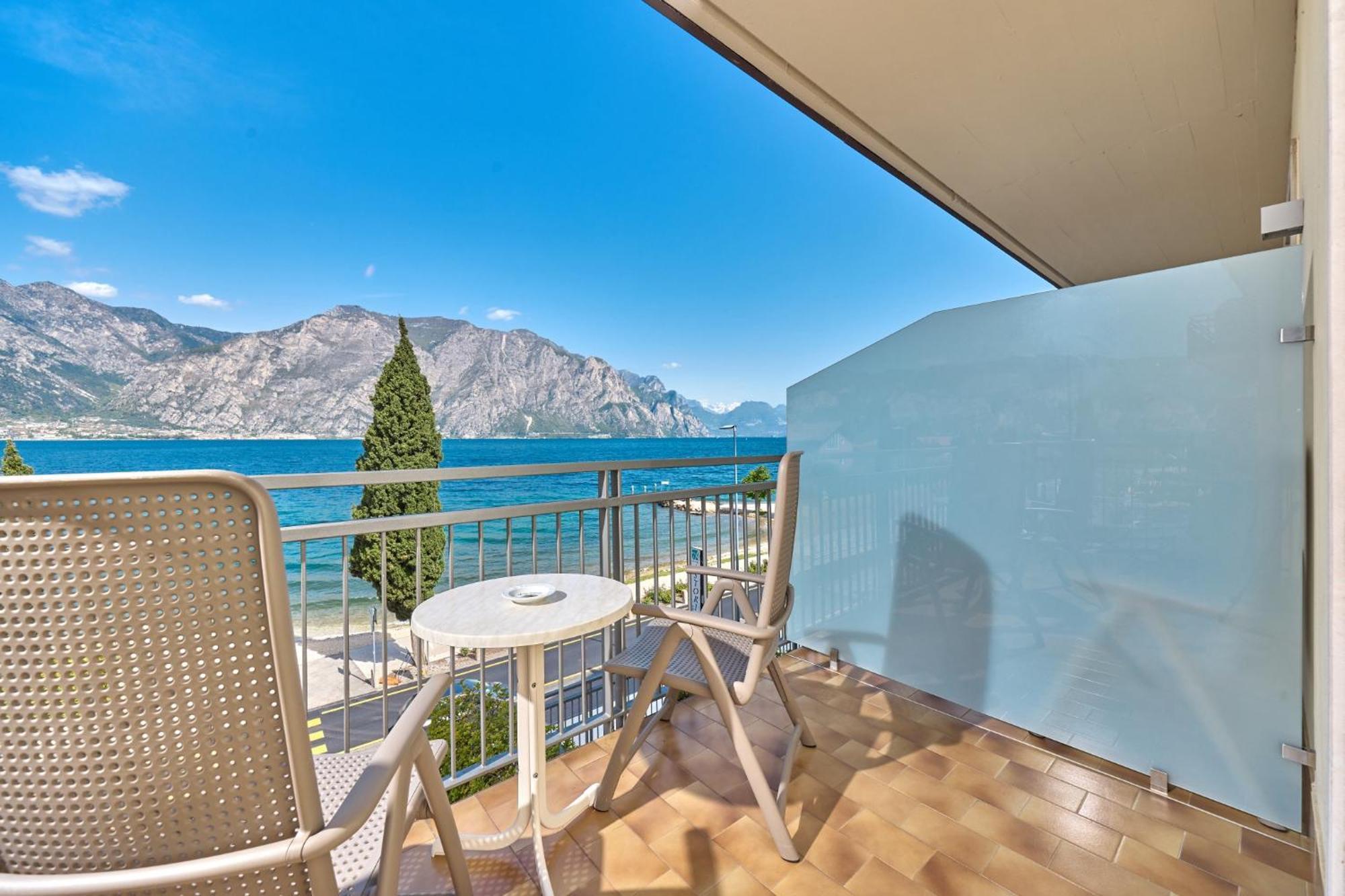 Double or Twin Room Lake View