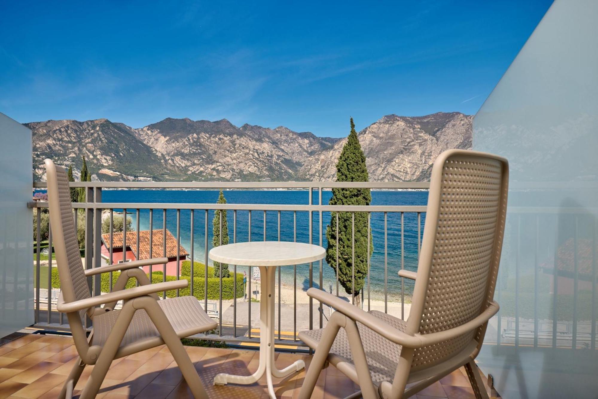 Double or Twin Room Lake View