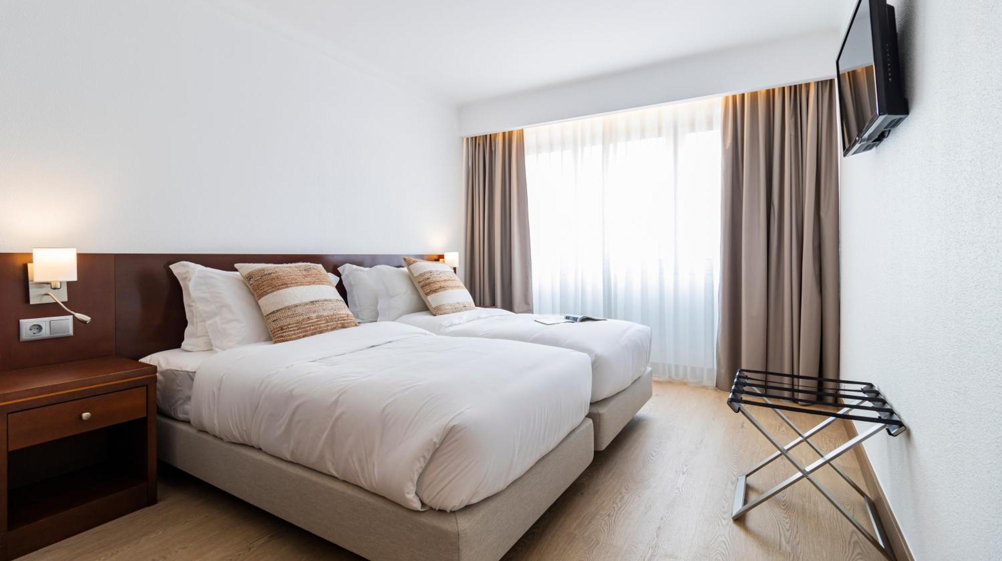 Twin Room,1583076033:JPEG