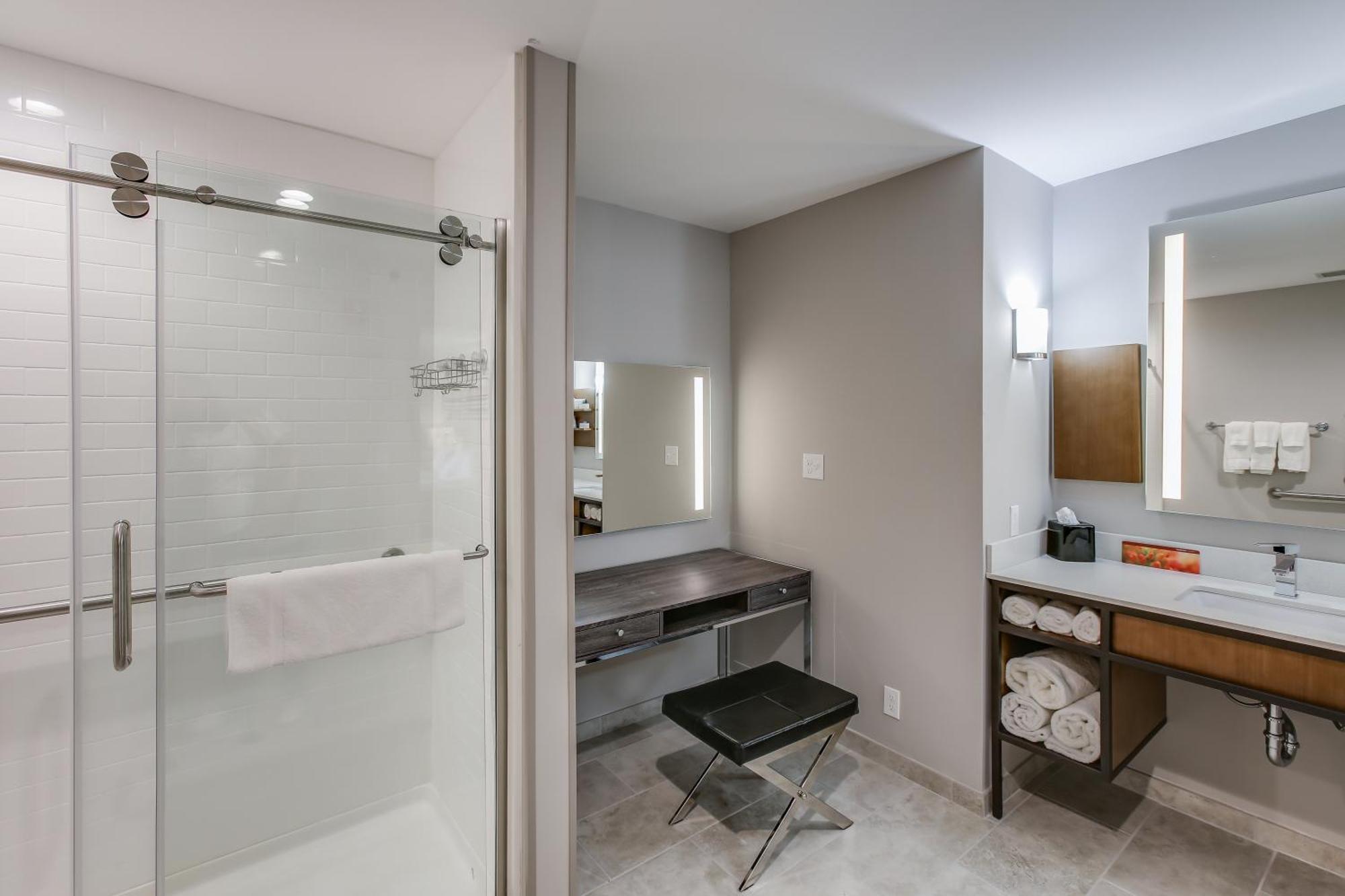 One-Bedroom King Suite