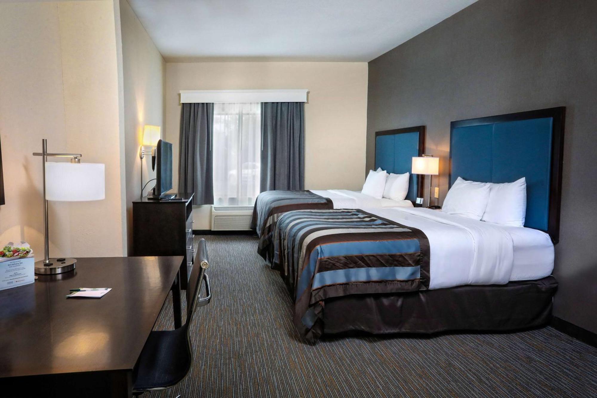 Suite Two Queen Beds Non-Smoking