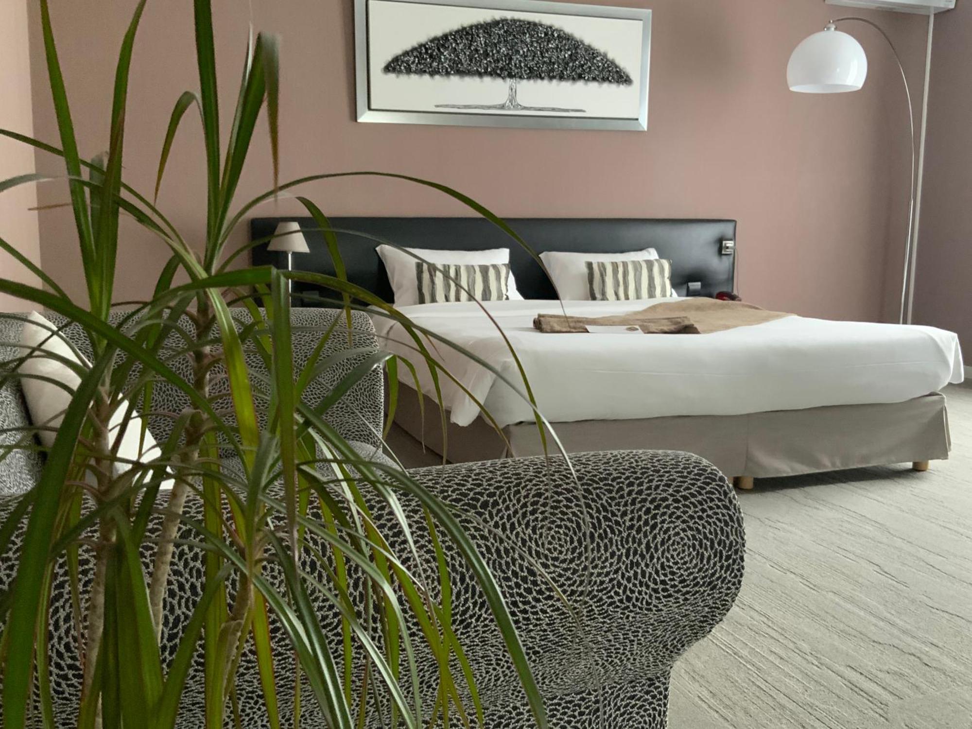Suite with Terrace,1583098367:JPEG