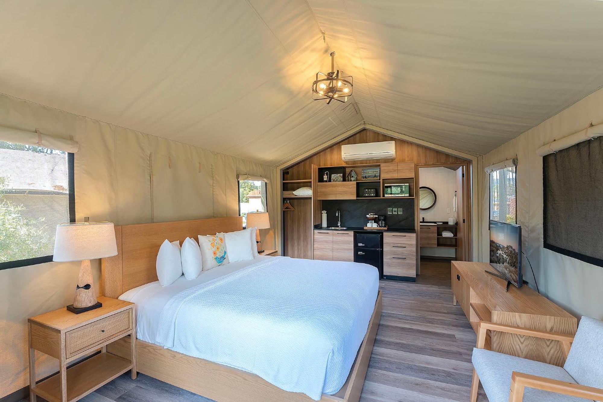 Glamping Cabin – Queen Bed