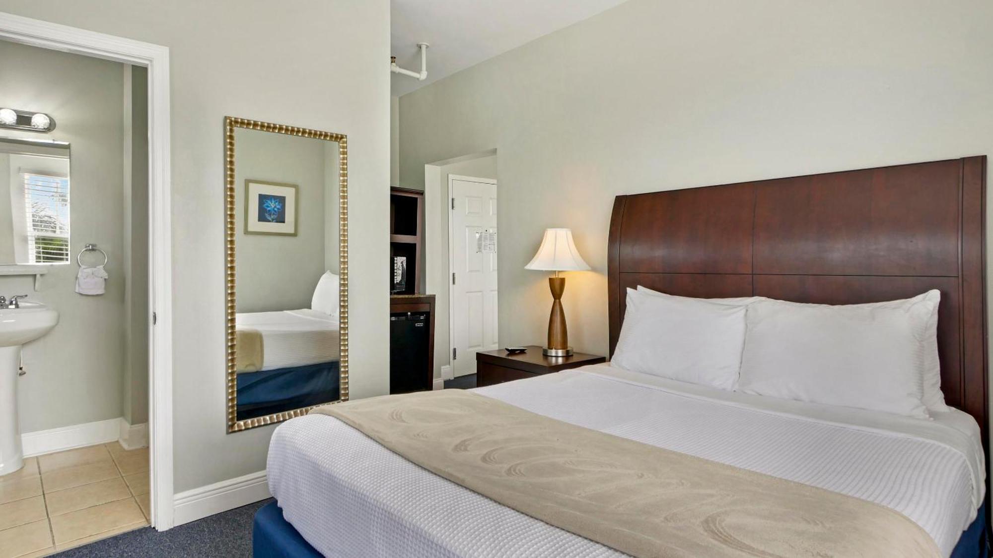 Classic Quadruple Room,1583147971:JPEG