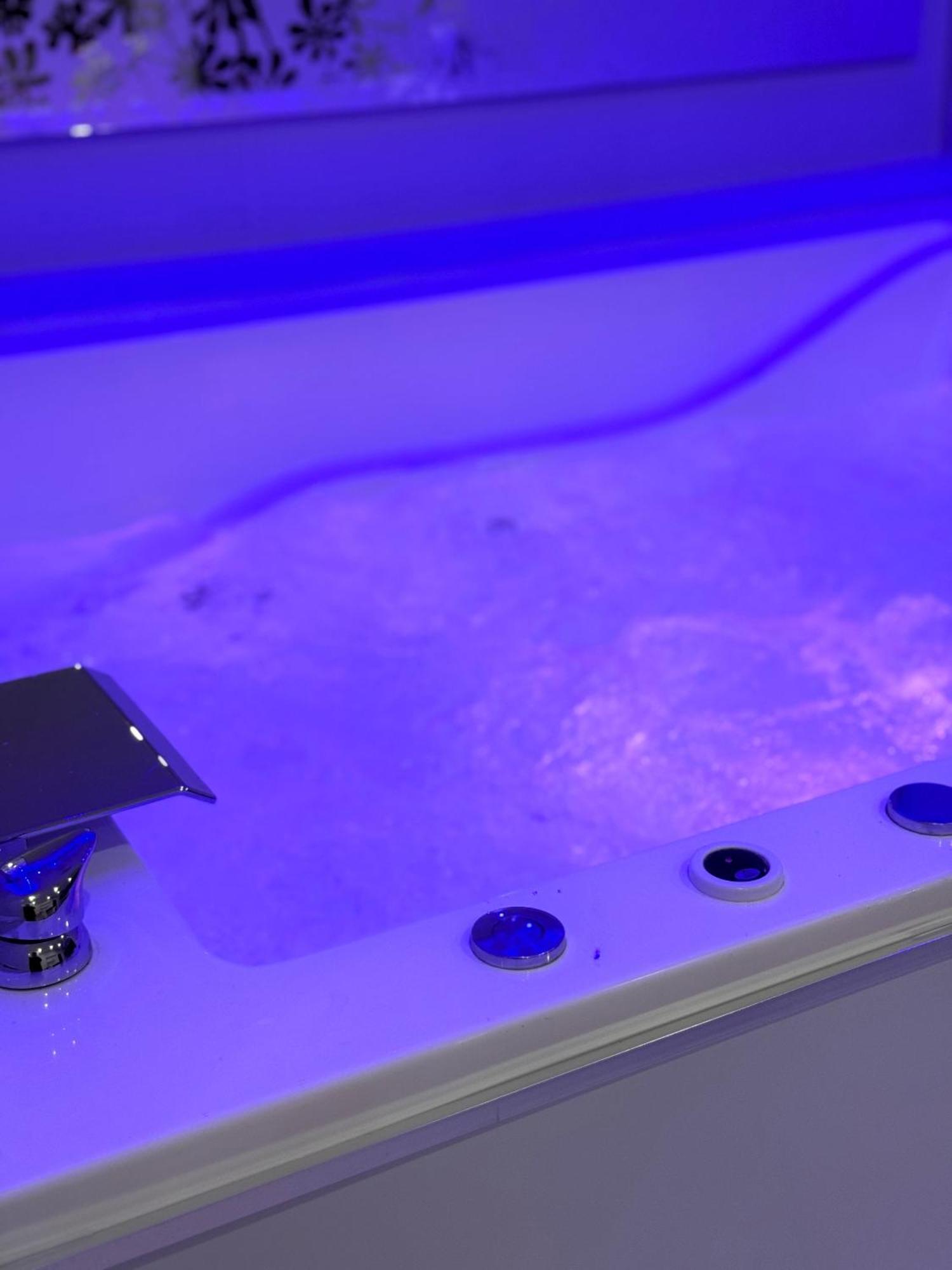 King Suite Spa Bath,1583169637:JPEG