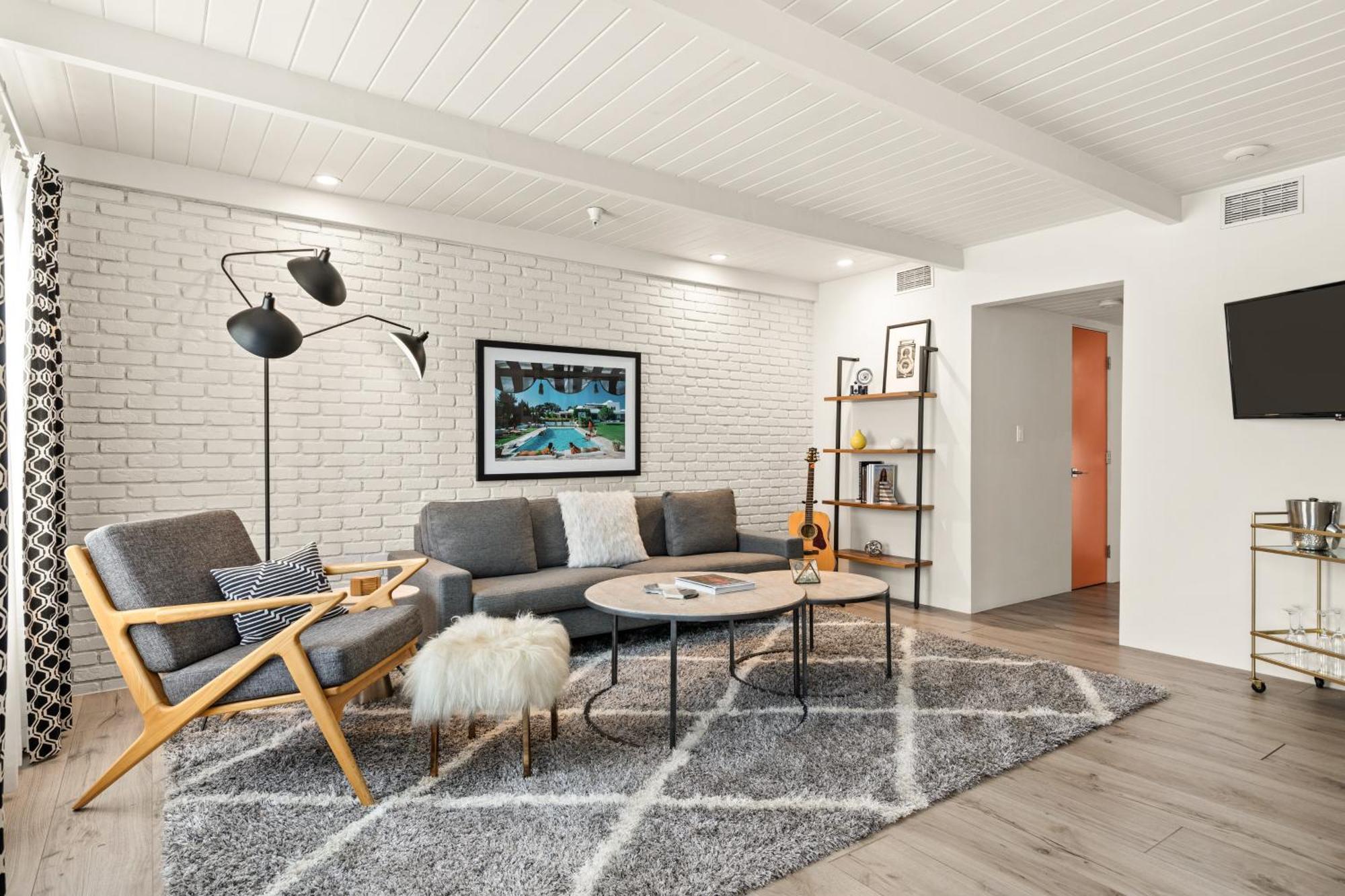 Two-Bedroom Suite,1583171116:JPEG