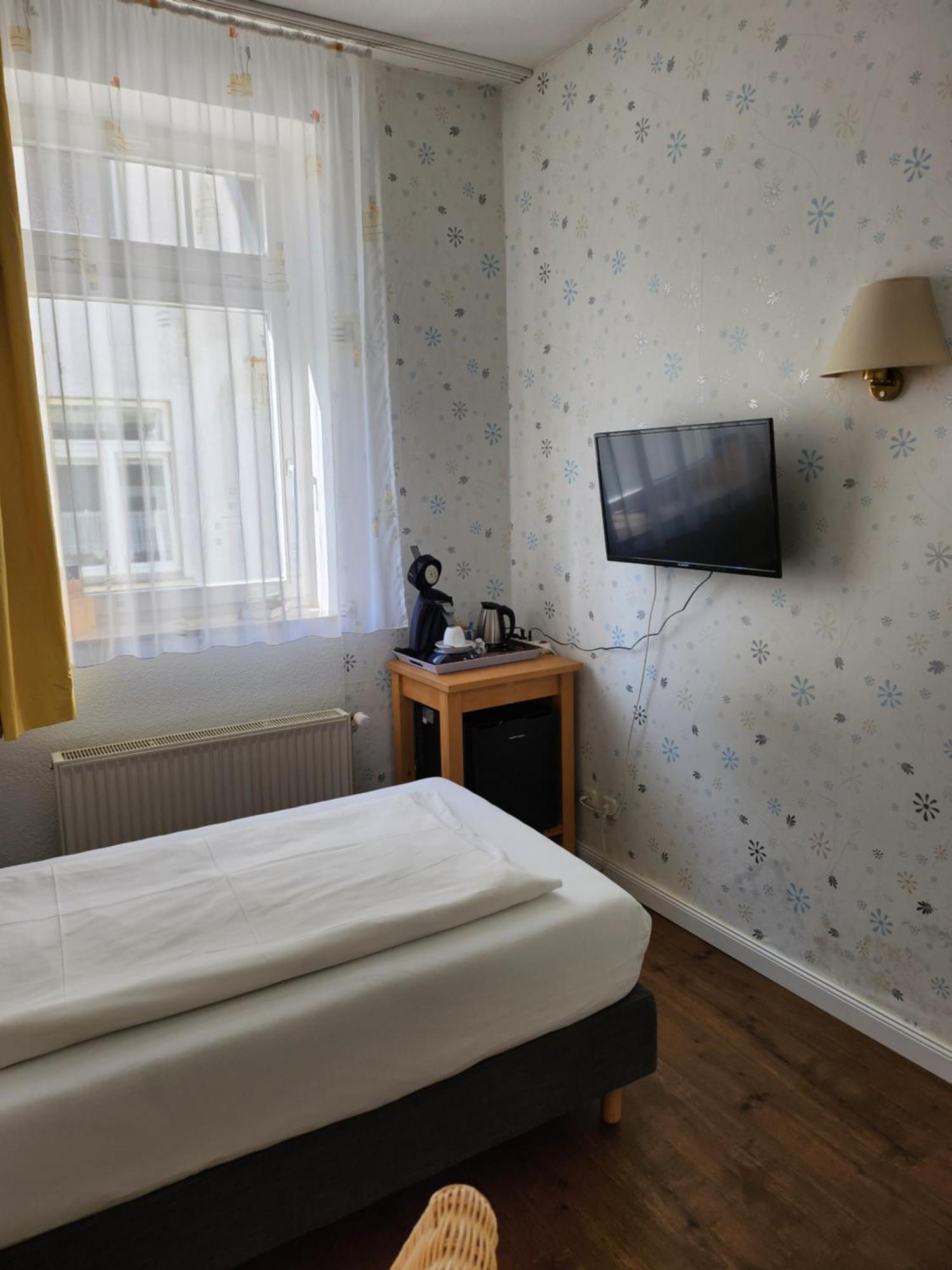 Single Room,1583663742:JPEG