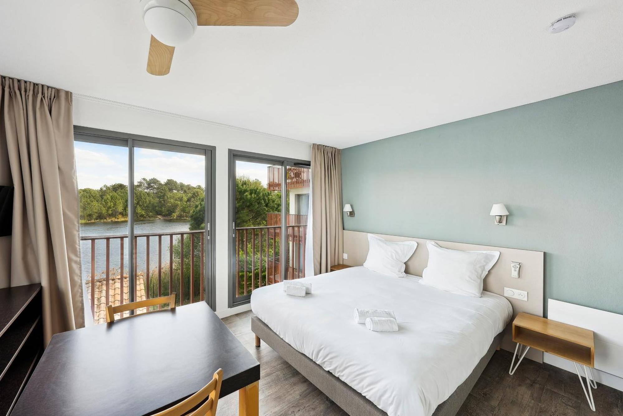 Comfort Studio One Double Bed or Two Single Beds Lake Side,1584403256:JPEG