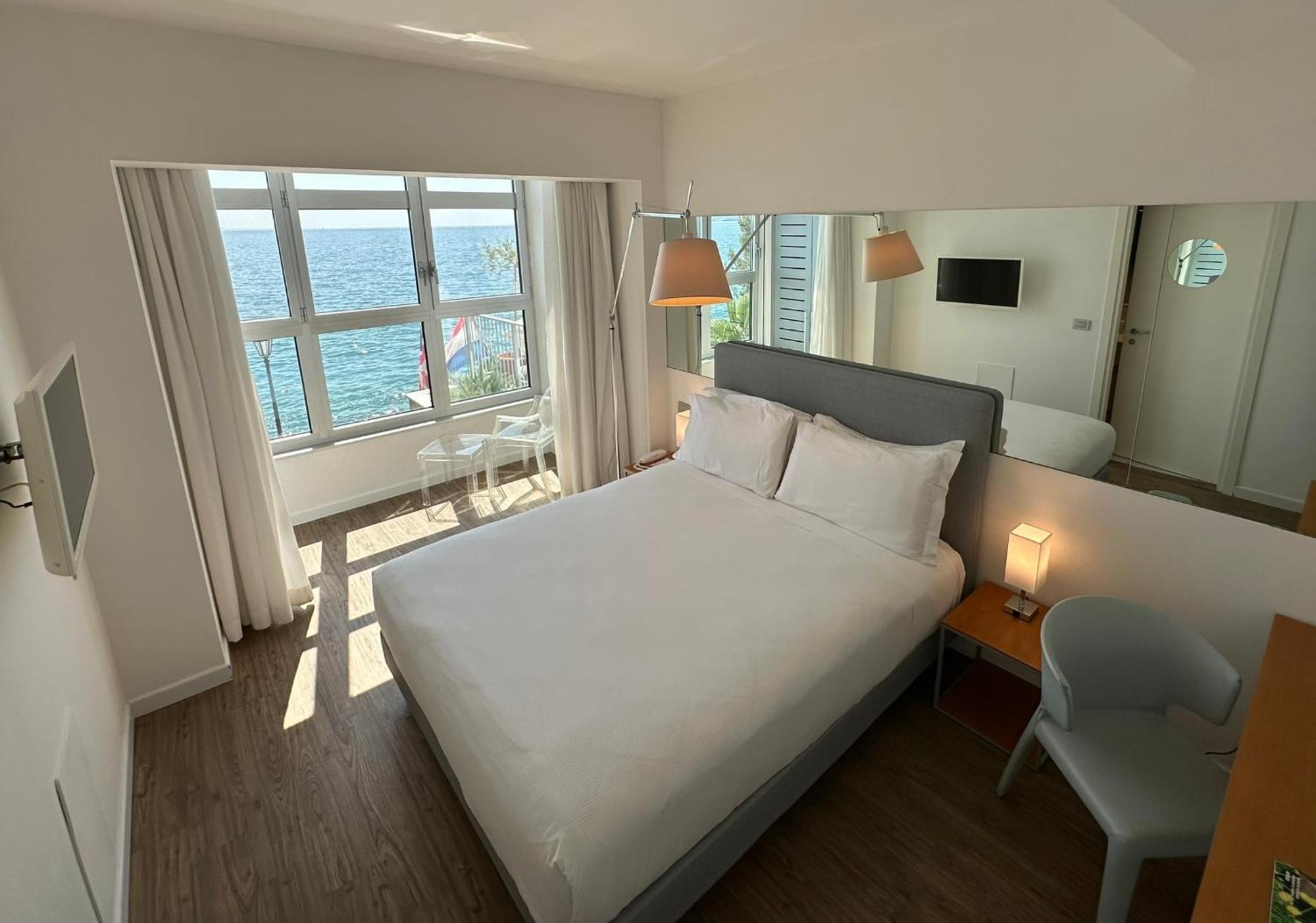 Small Double Room,1584412213:JPEG