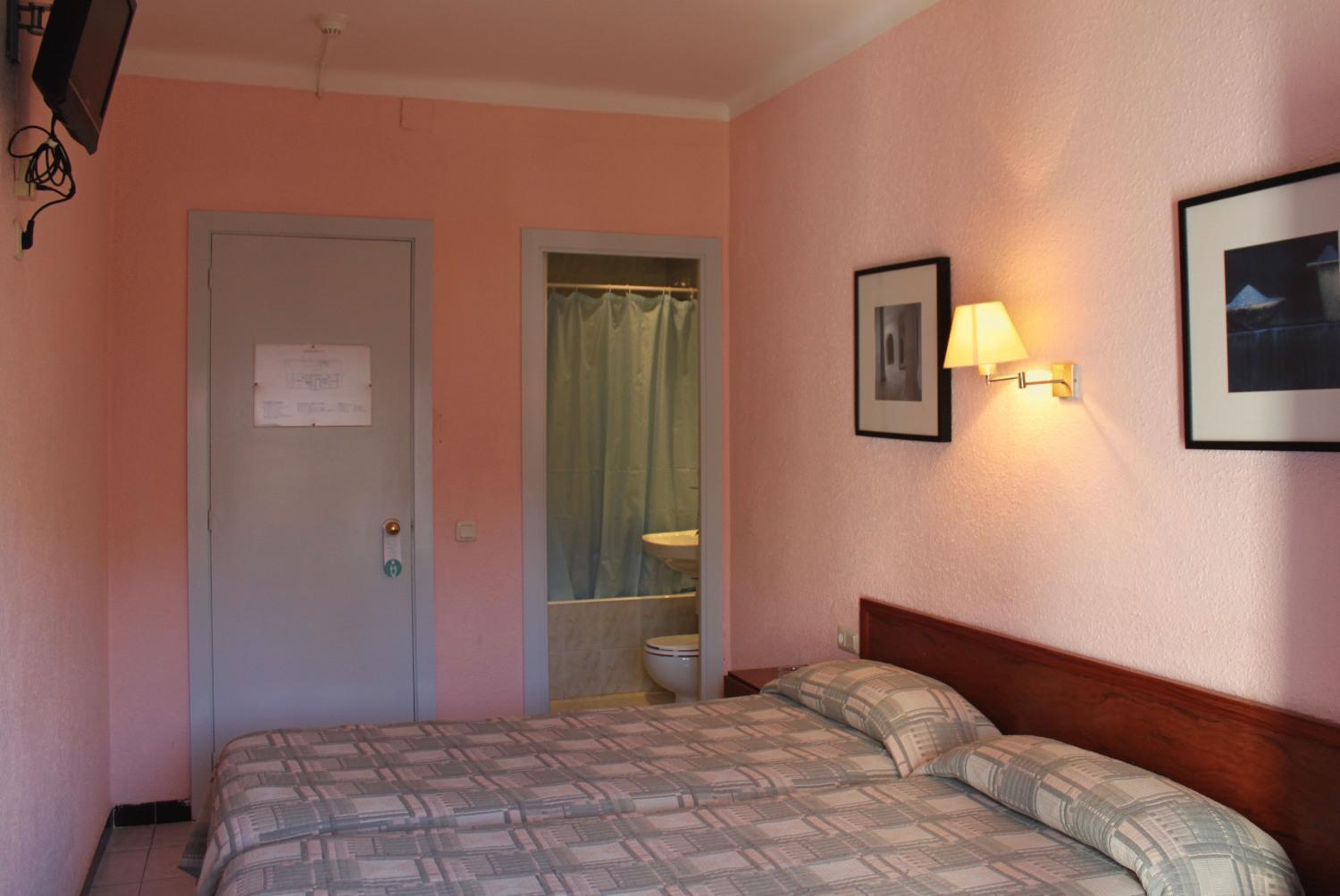 Double or Twin Room Private Bathroom