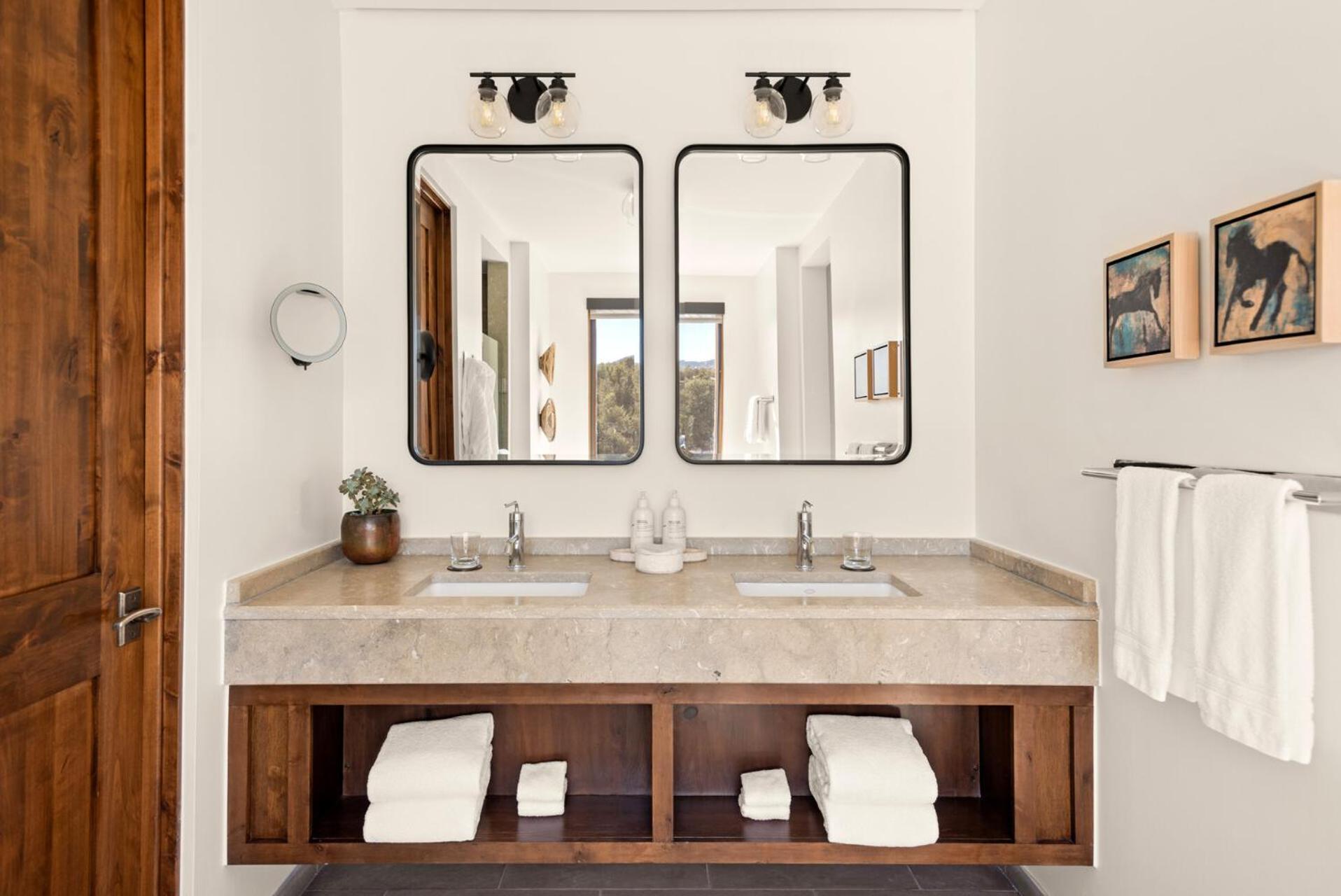 Vista Casita One King Bed