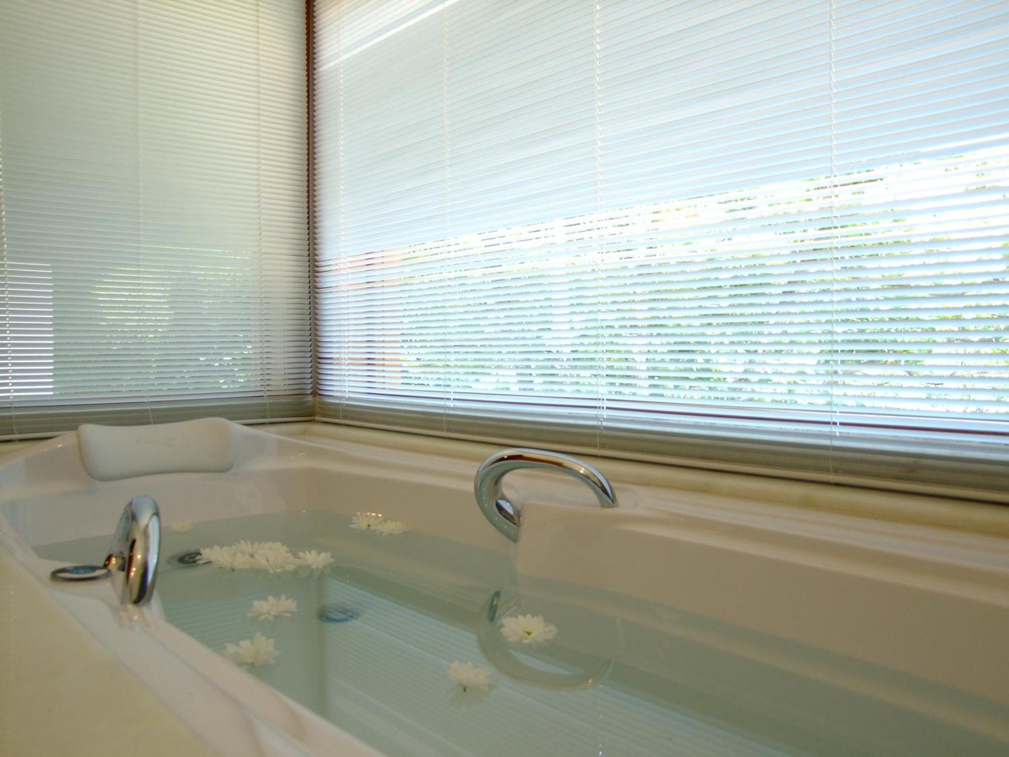 Suite Bath