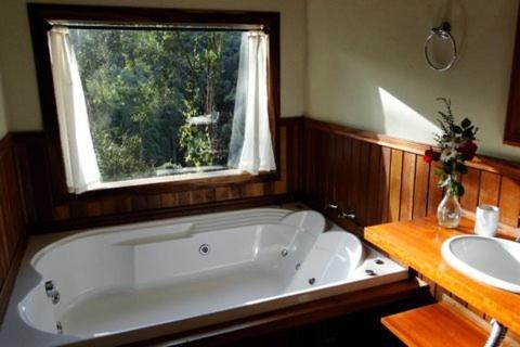 Superior Bungalow Spa Bath