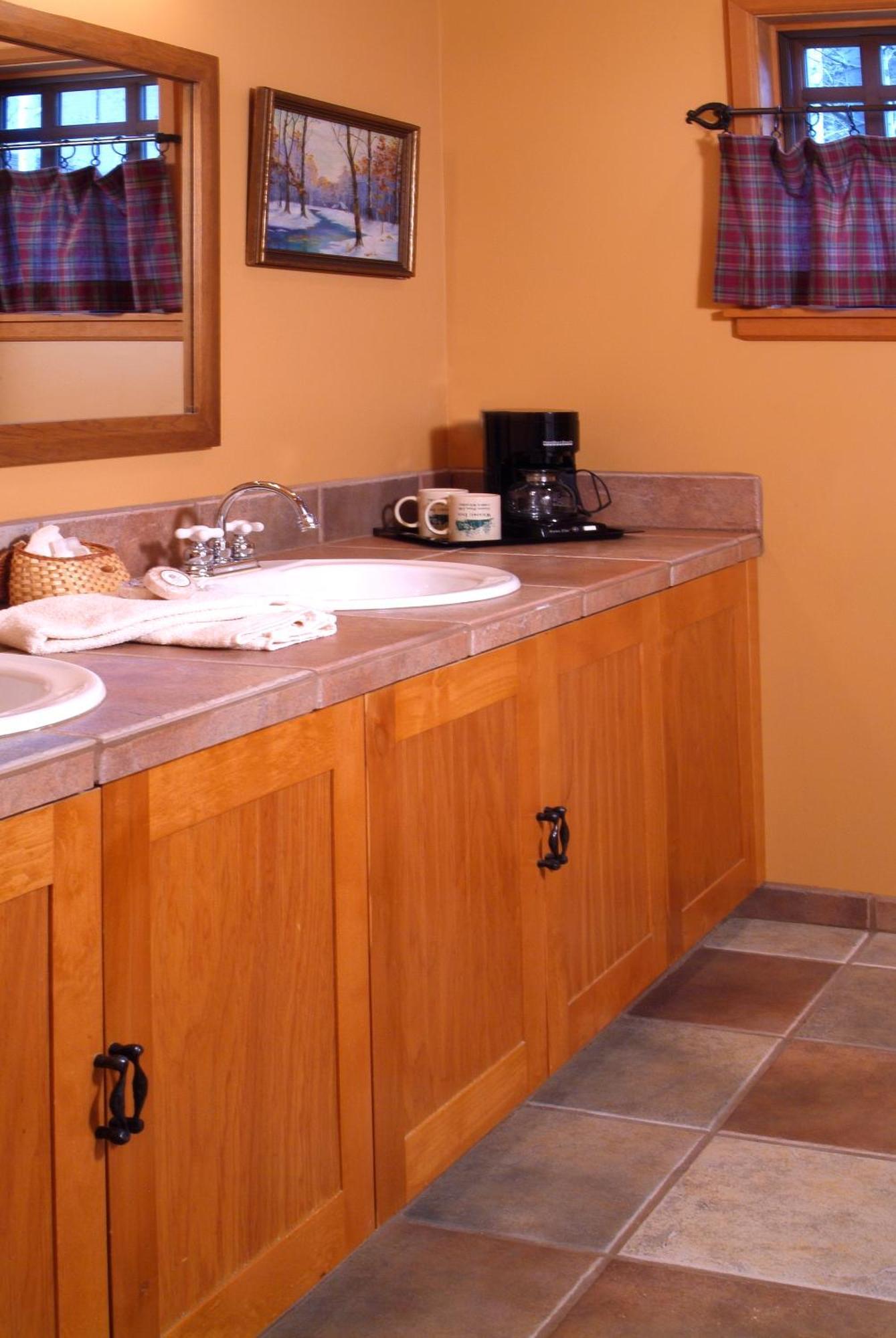 Cabin King Bed River View