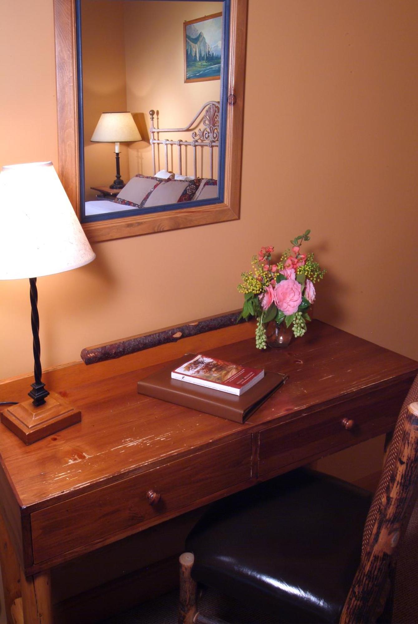 Cabin King Bed River View