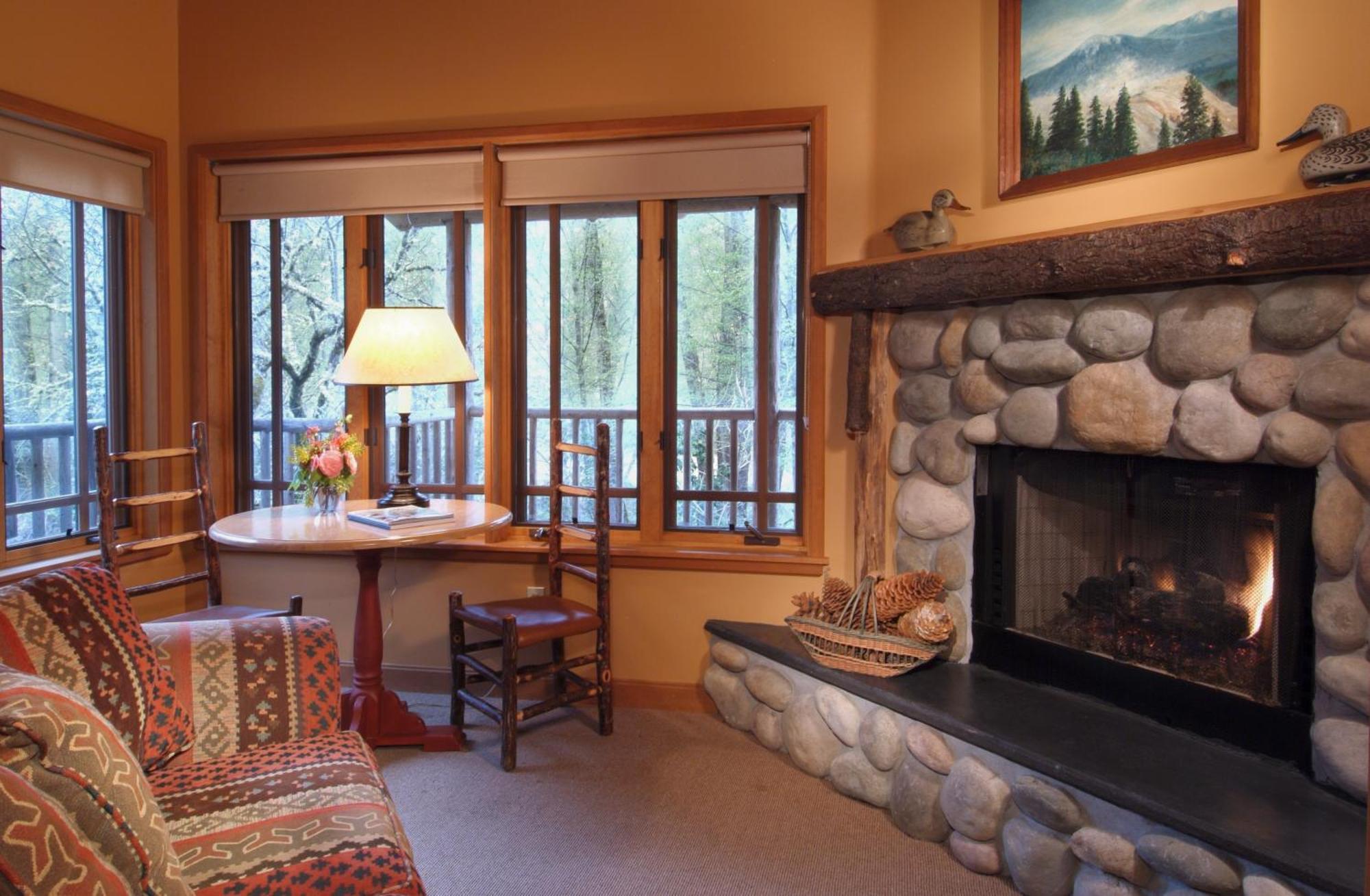 Cabin King Bed River View