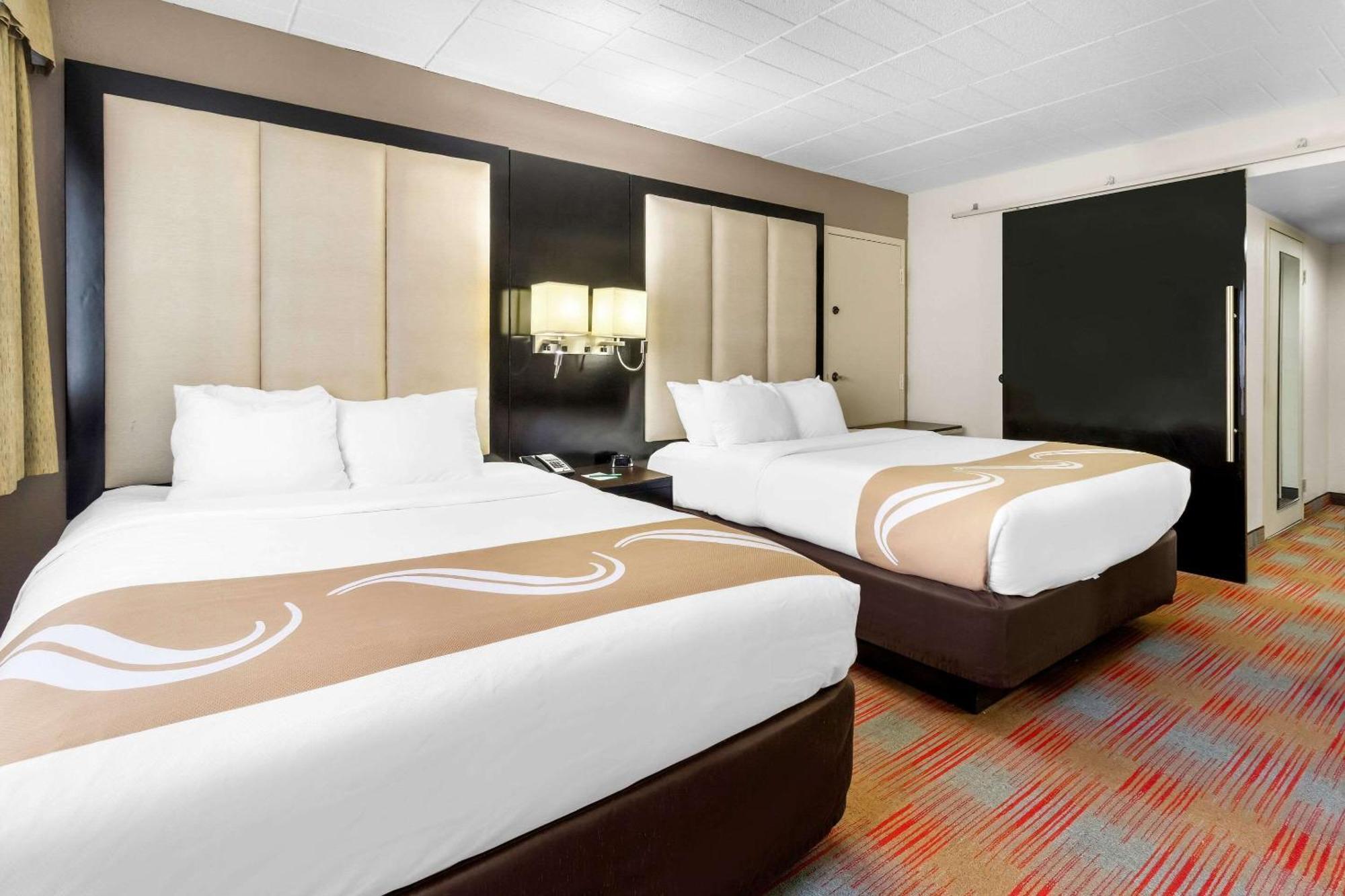 Queen Room Two Queen Beds Accessible or Non-Smoking,1584530489:JPEG