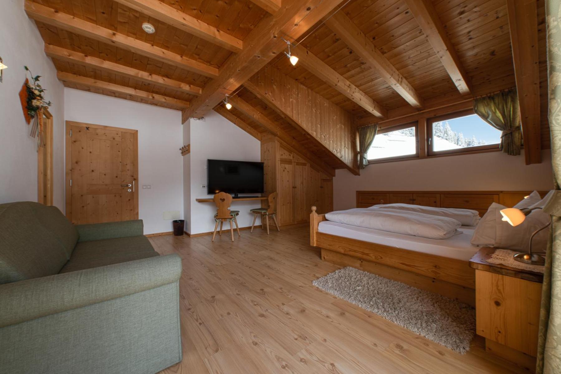 Deluxe One-Bedroom Apartment,1584554986:JPEG