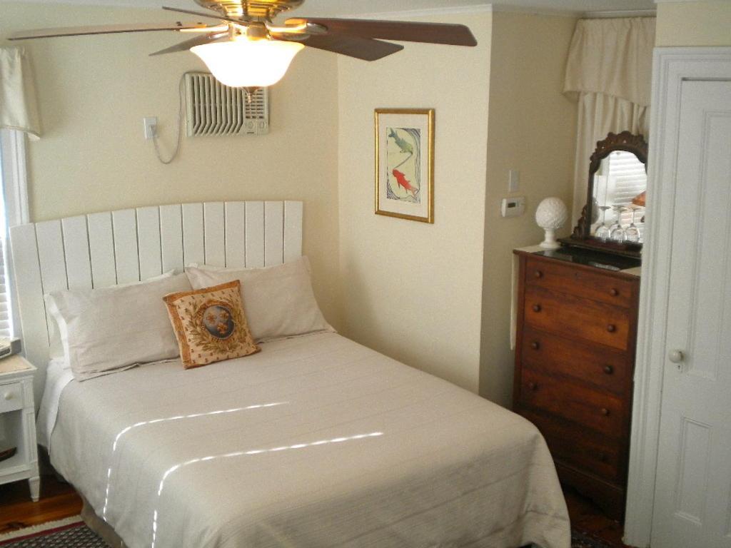 Shelter Island Room King Waterfront
