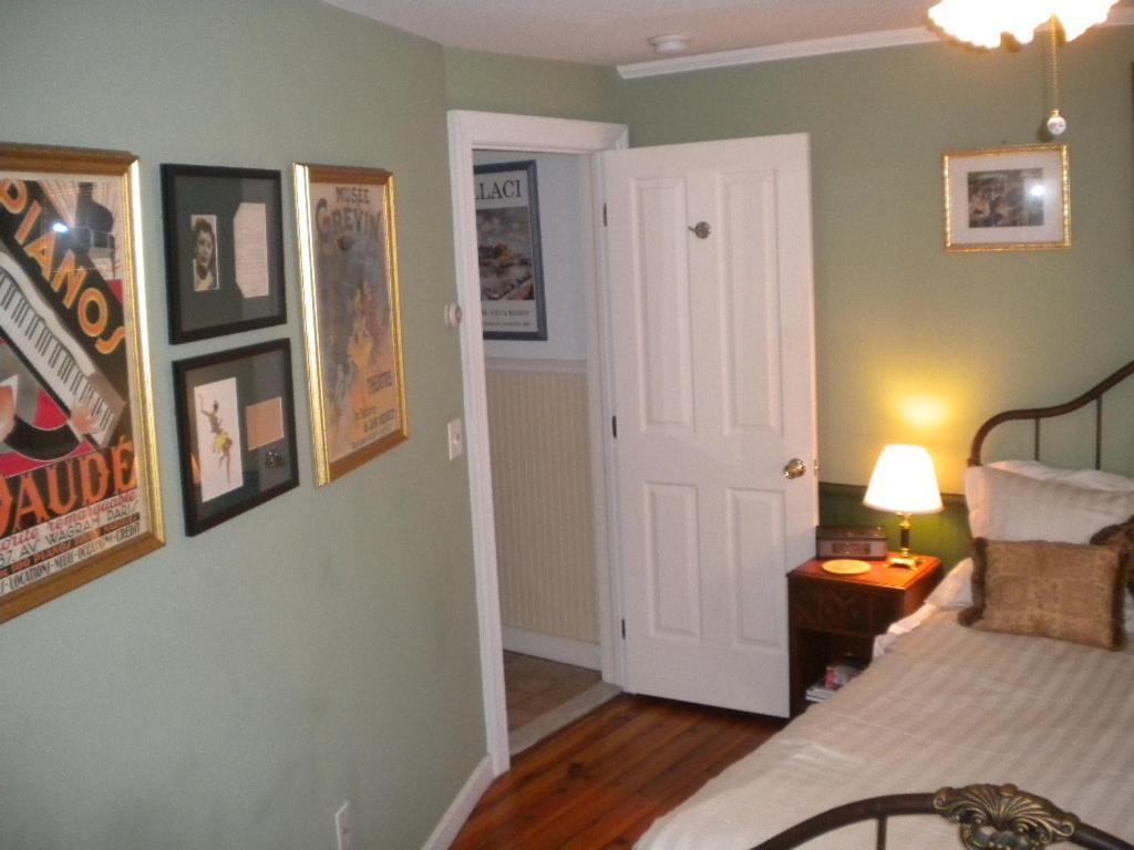 Queen Room Suite
