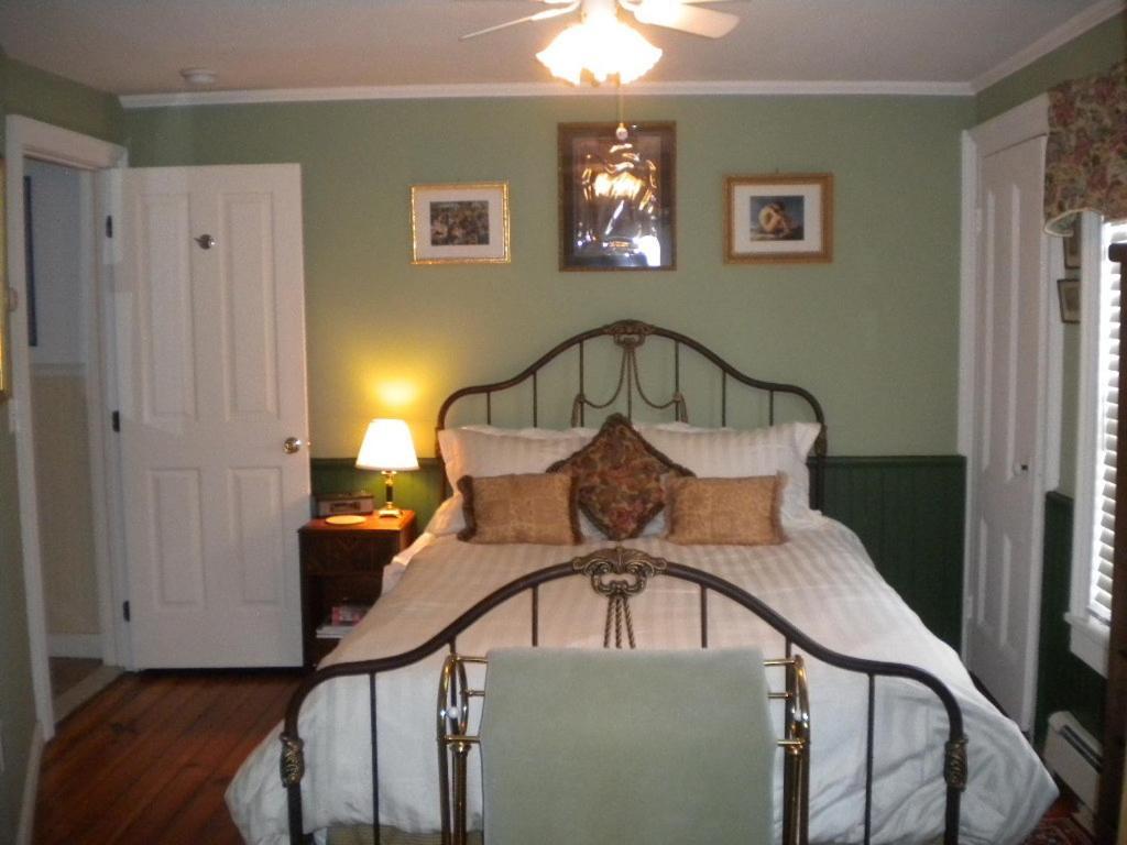 Queen Room Suite