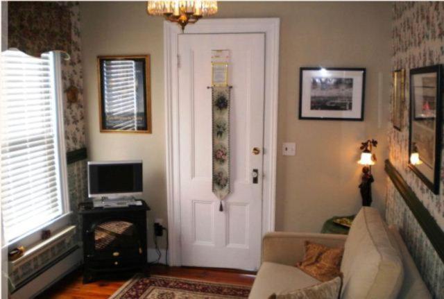 Queen Room Suite